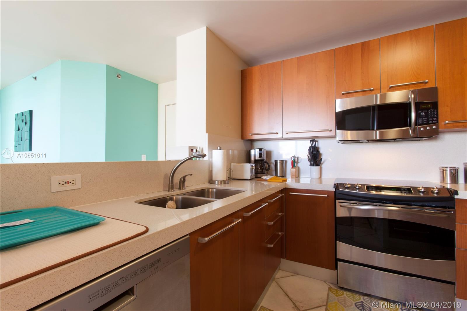 THE YACHT CLUB AVENTURA - Residential