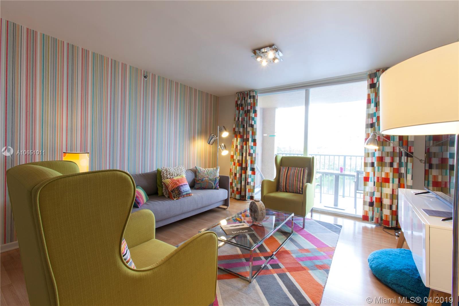 THE YACHT CLUB AVENTURA - Residential