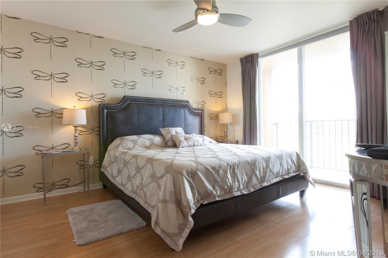 THE YACHT CLUB AVENTURA - Residential