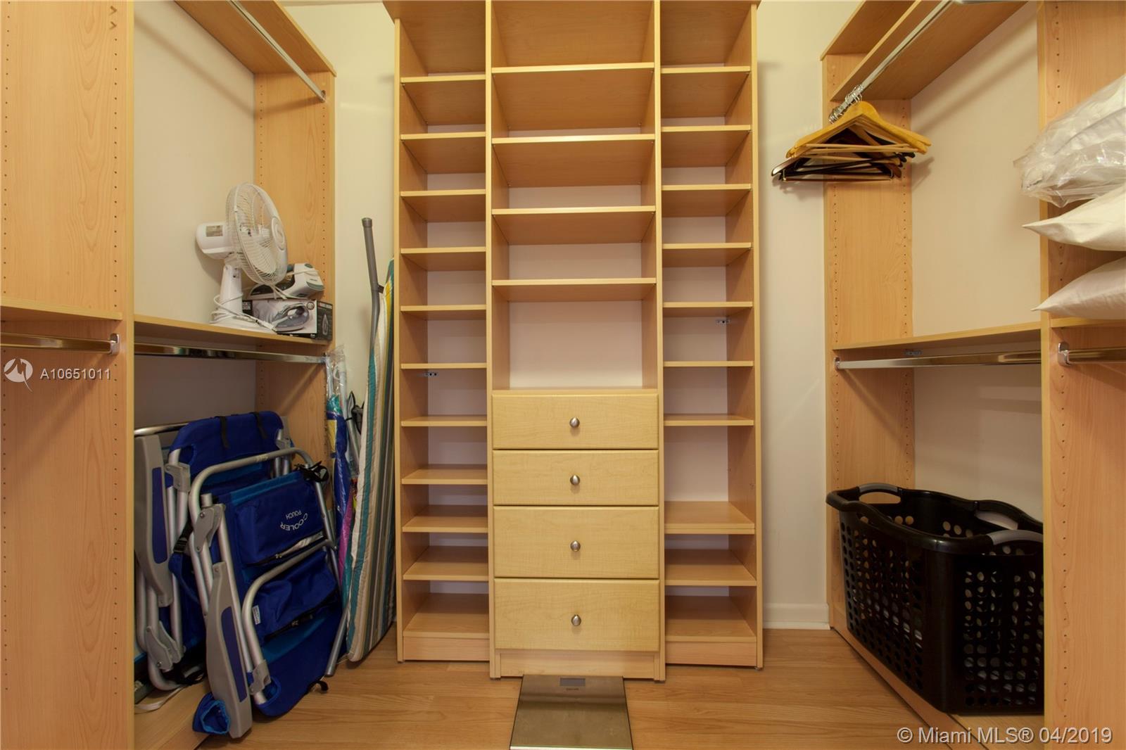 THE YACHT CLUB AVENTURA - Residential