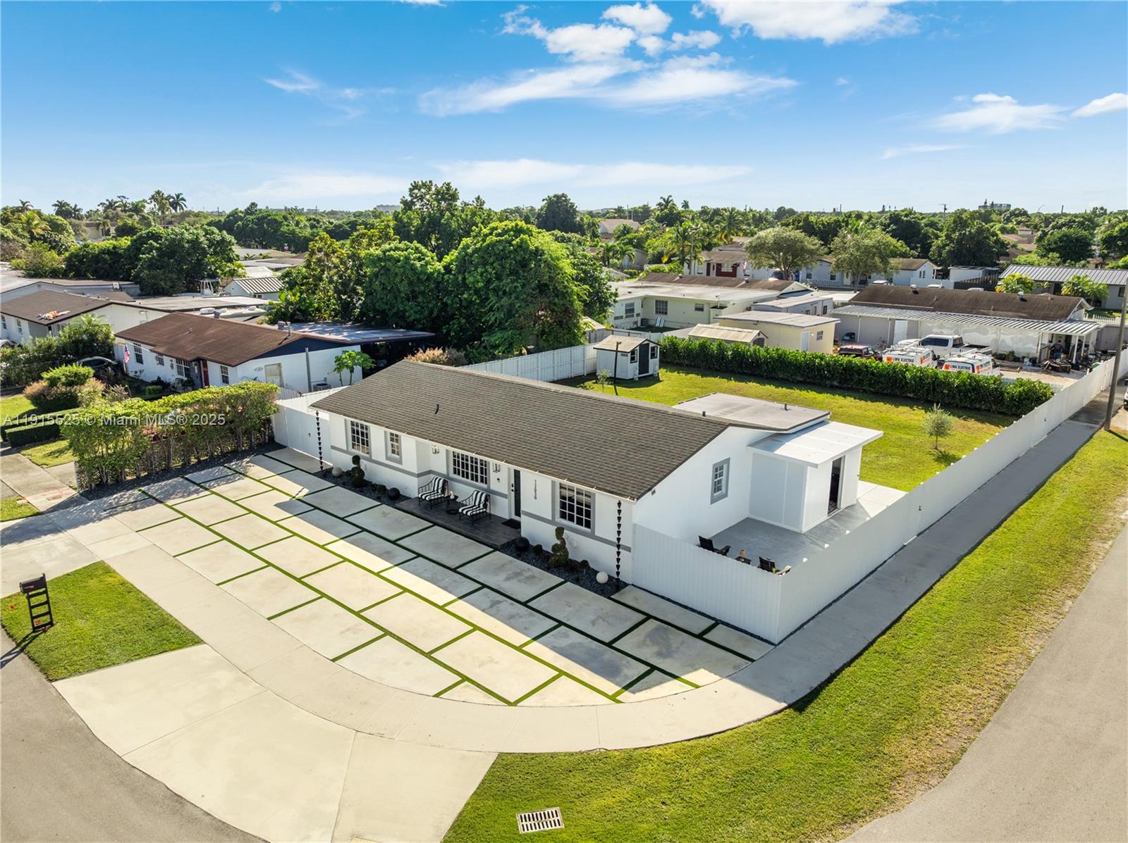 LOS ANGELES ESTATES SEC 3 - Residential