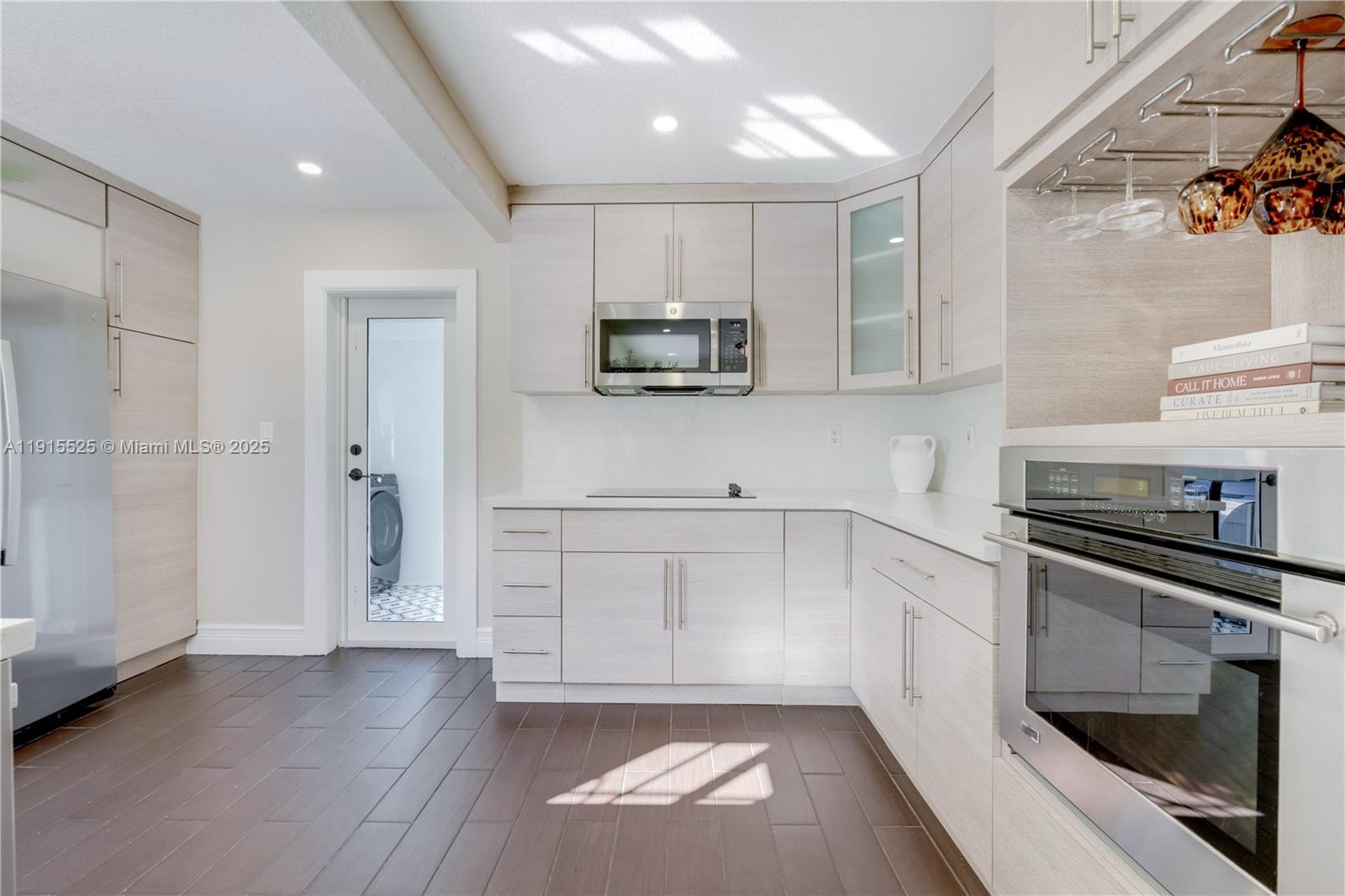 LOS ANGELES ESTATES SEC 3 - Residential