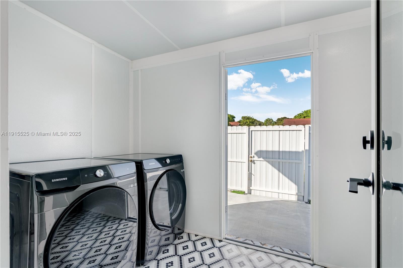 LOS ANGELES ESTATES SEC 3 - Residential