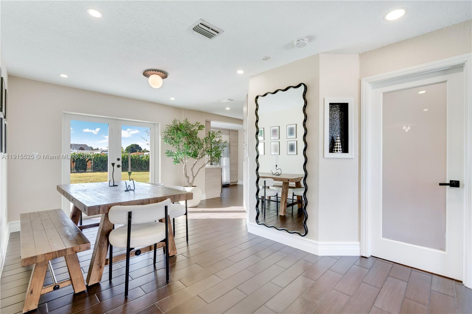 LOS ANGELES ESTATES SEC 3 - Residential