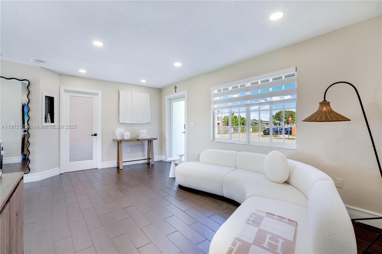 LOS ANGELES ESTATES SEC 3 - Residential