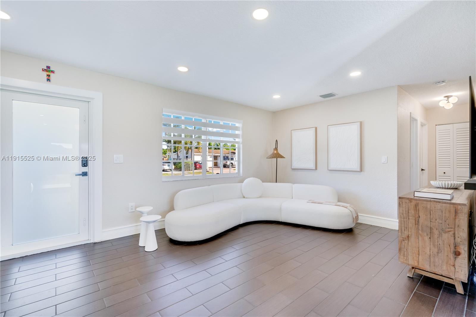 LOS ANGELES ESTATES SEC 3 - Residential