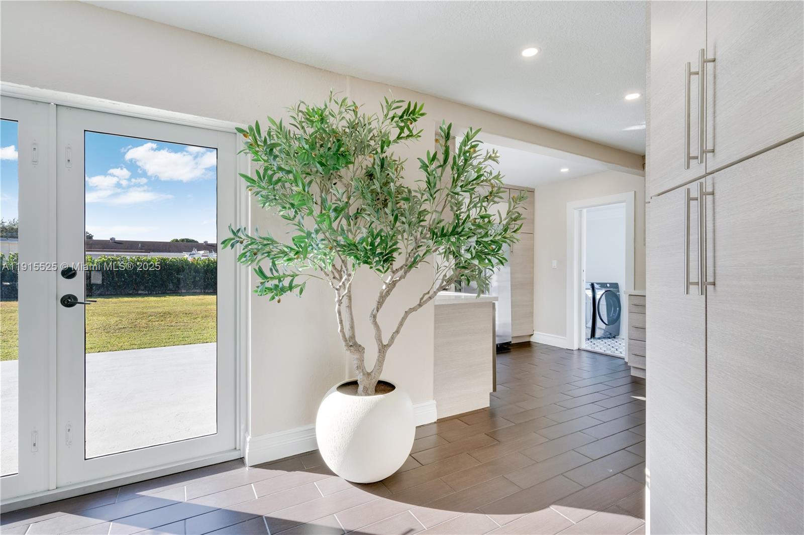 LOS ANGELES ESTATES SEC 3 - Residential