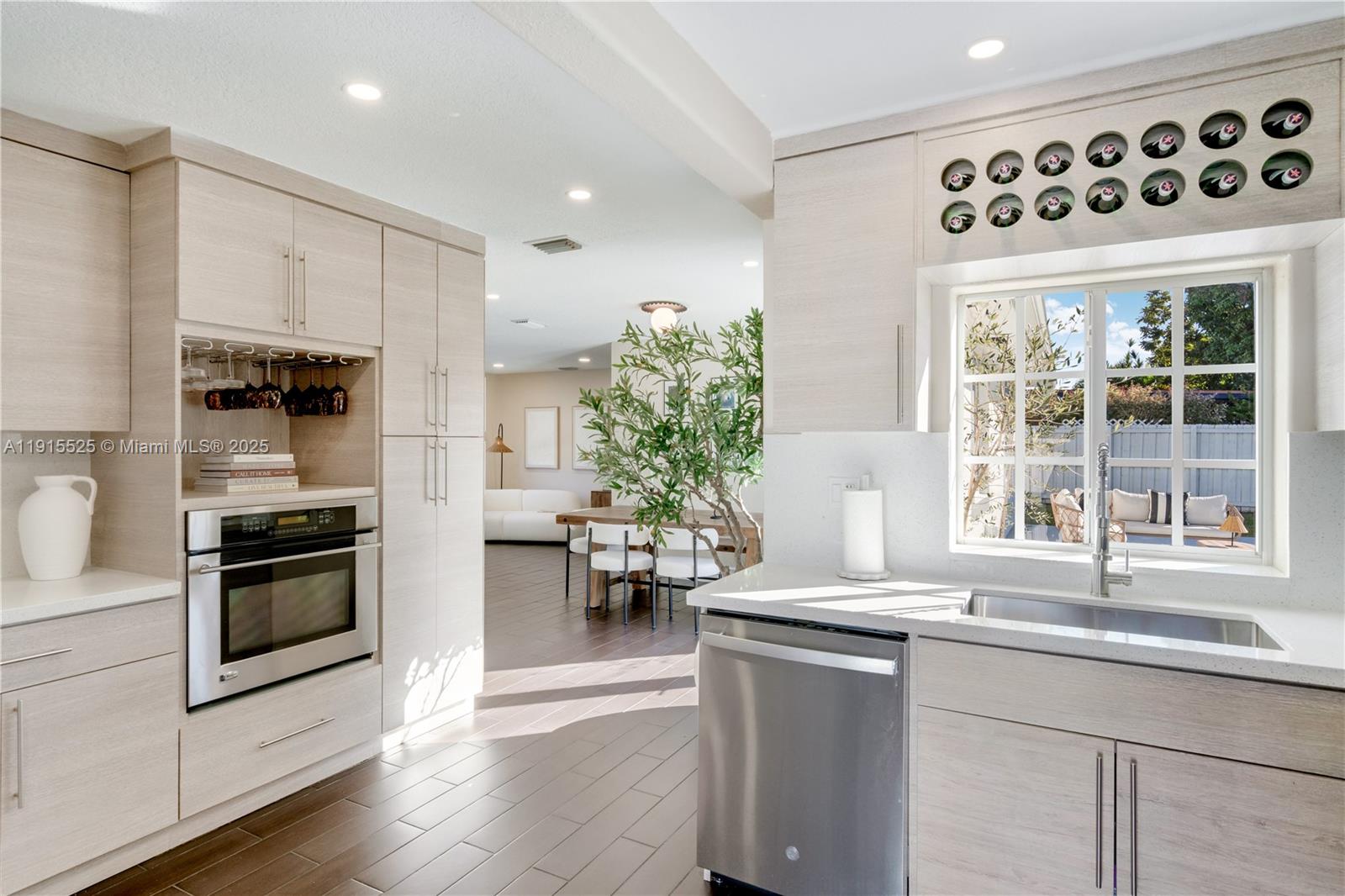 LOS ANGELES ESTATES SEC 3 - Residential