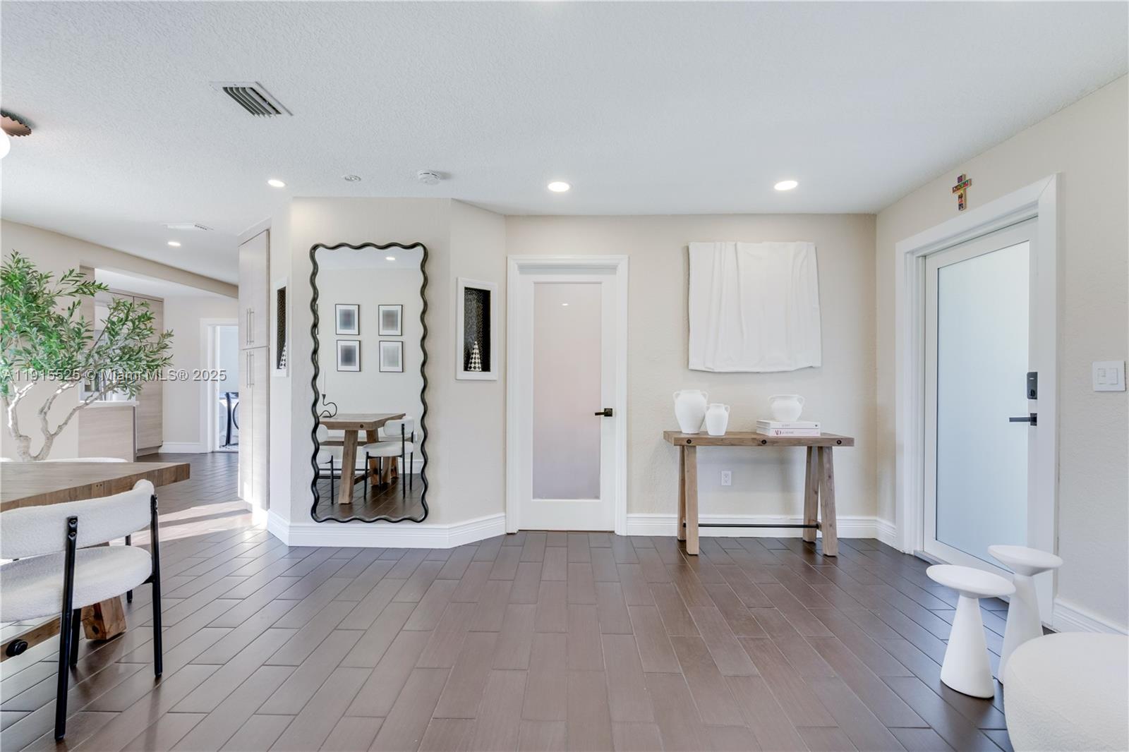 LOS ANGELES ESTATES SEC 3 - Residential