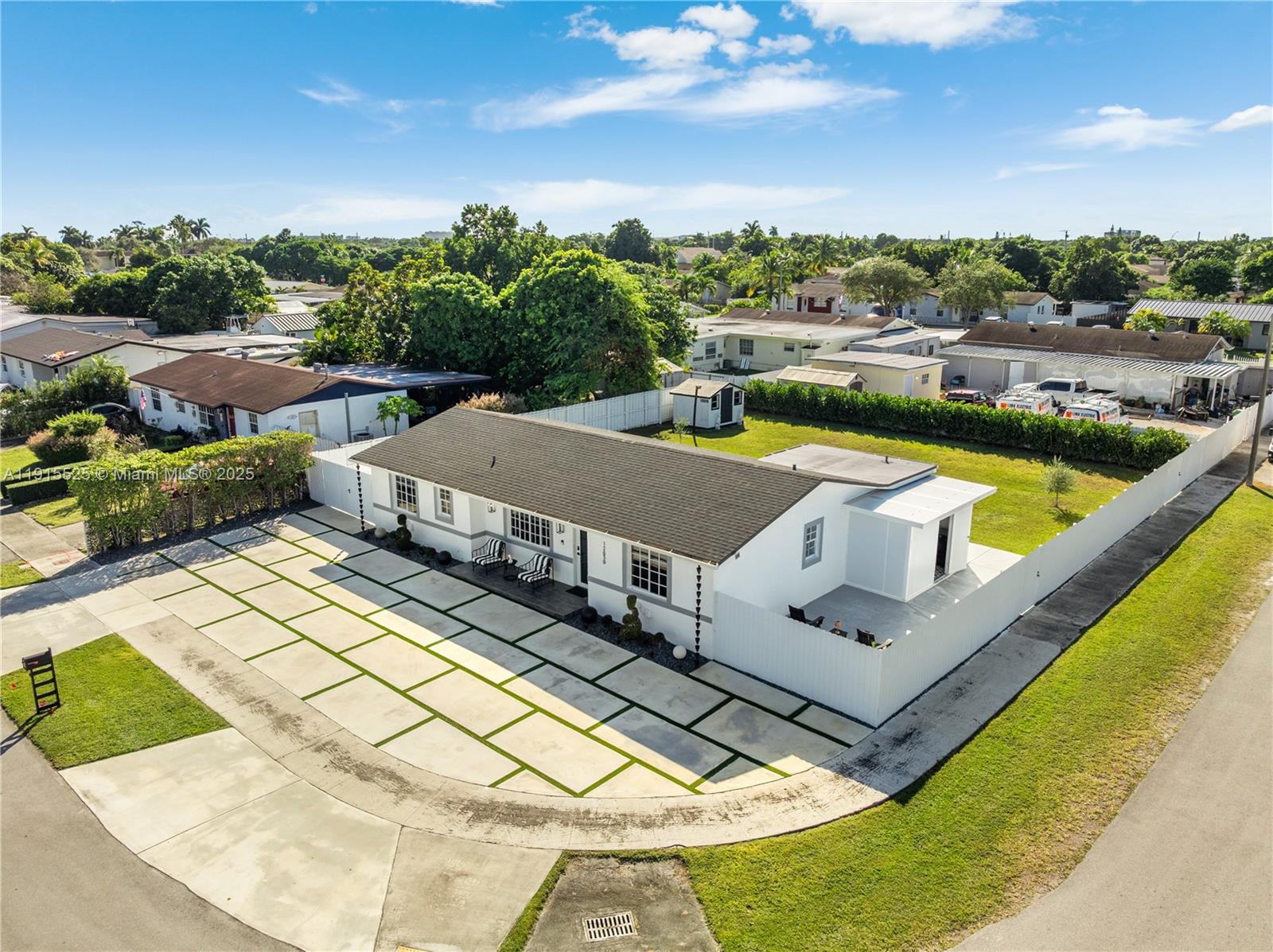 LOS ANGELES ESTATES SEC 3 - Residential