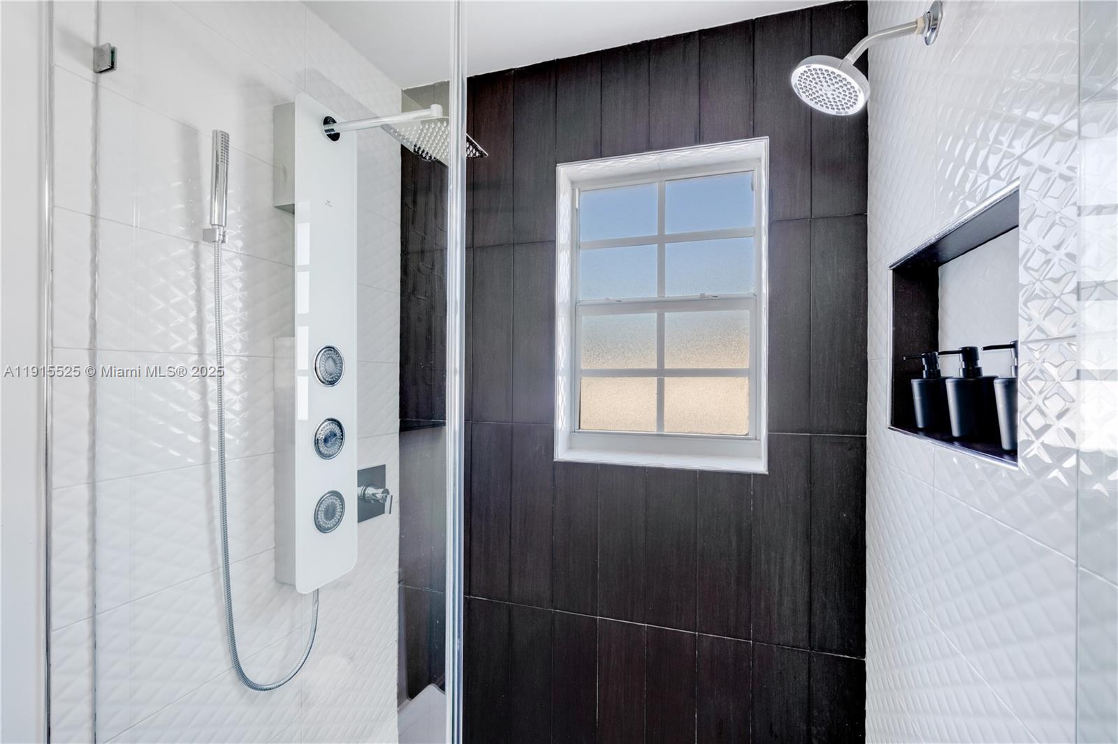 LOS ANGELES ESTATES SEC 3 - Residential