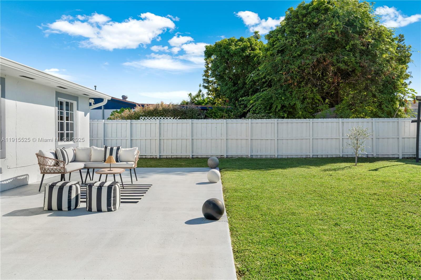 LOS ANGELES ESTATES SEC 3 - Residential