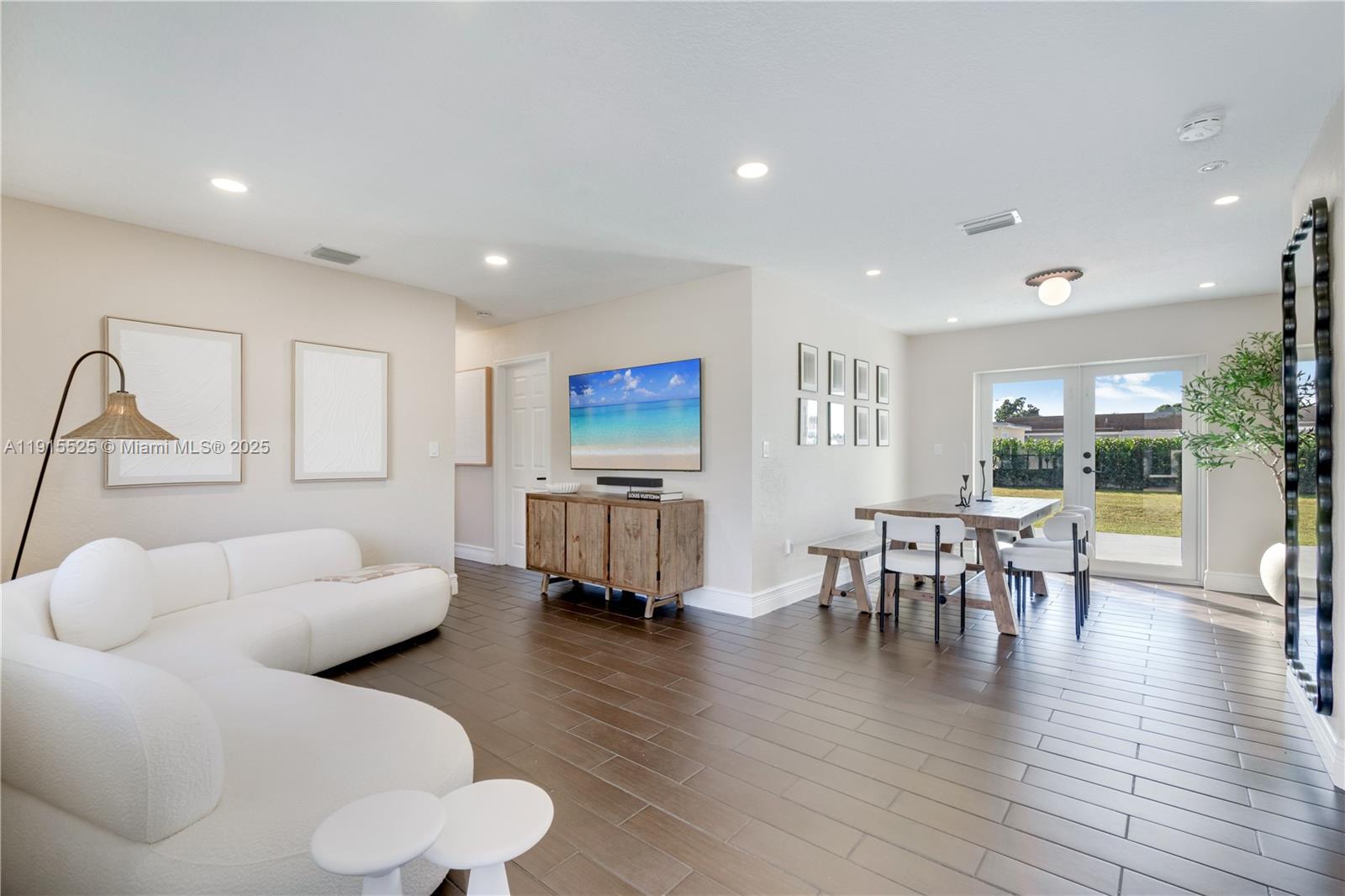 LOS ANGELES ESTATES SEC 3 - Residential