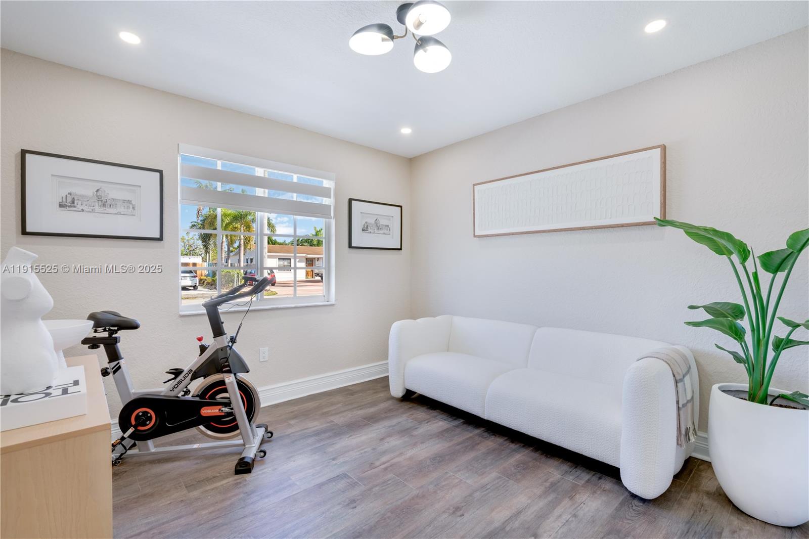 LOS ANGELES ESTATES SEC 3 - Residential