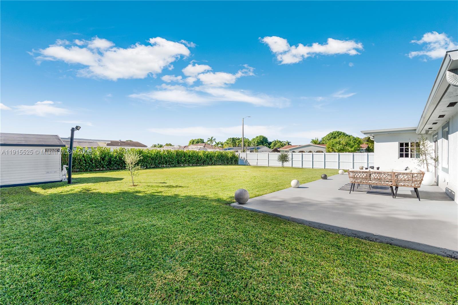 LOS ANGELES ESTATES SEC 3 - Residential