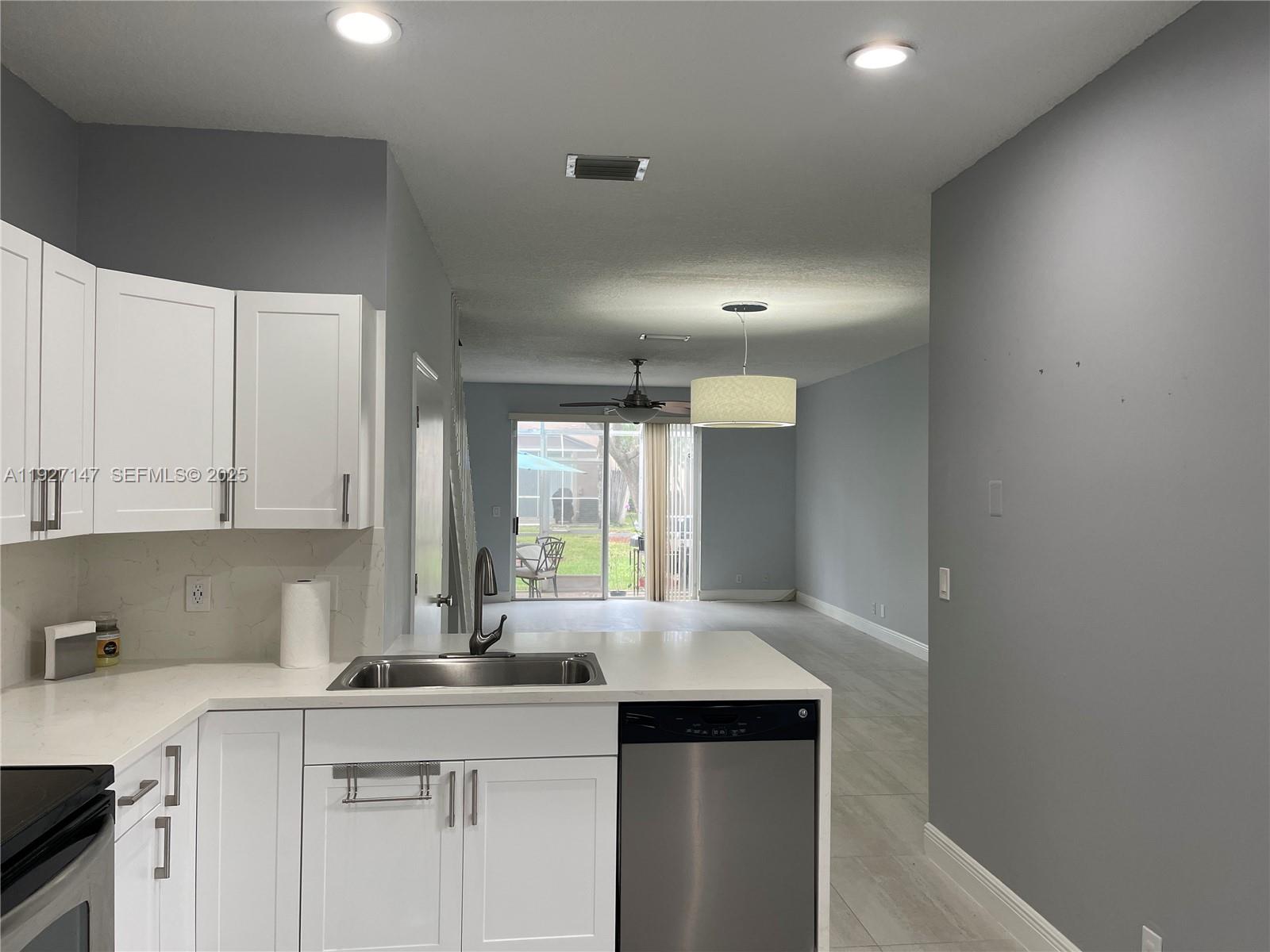 SECTORS 3 & 4 BOUNDARY PL - Residential Lease