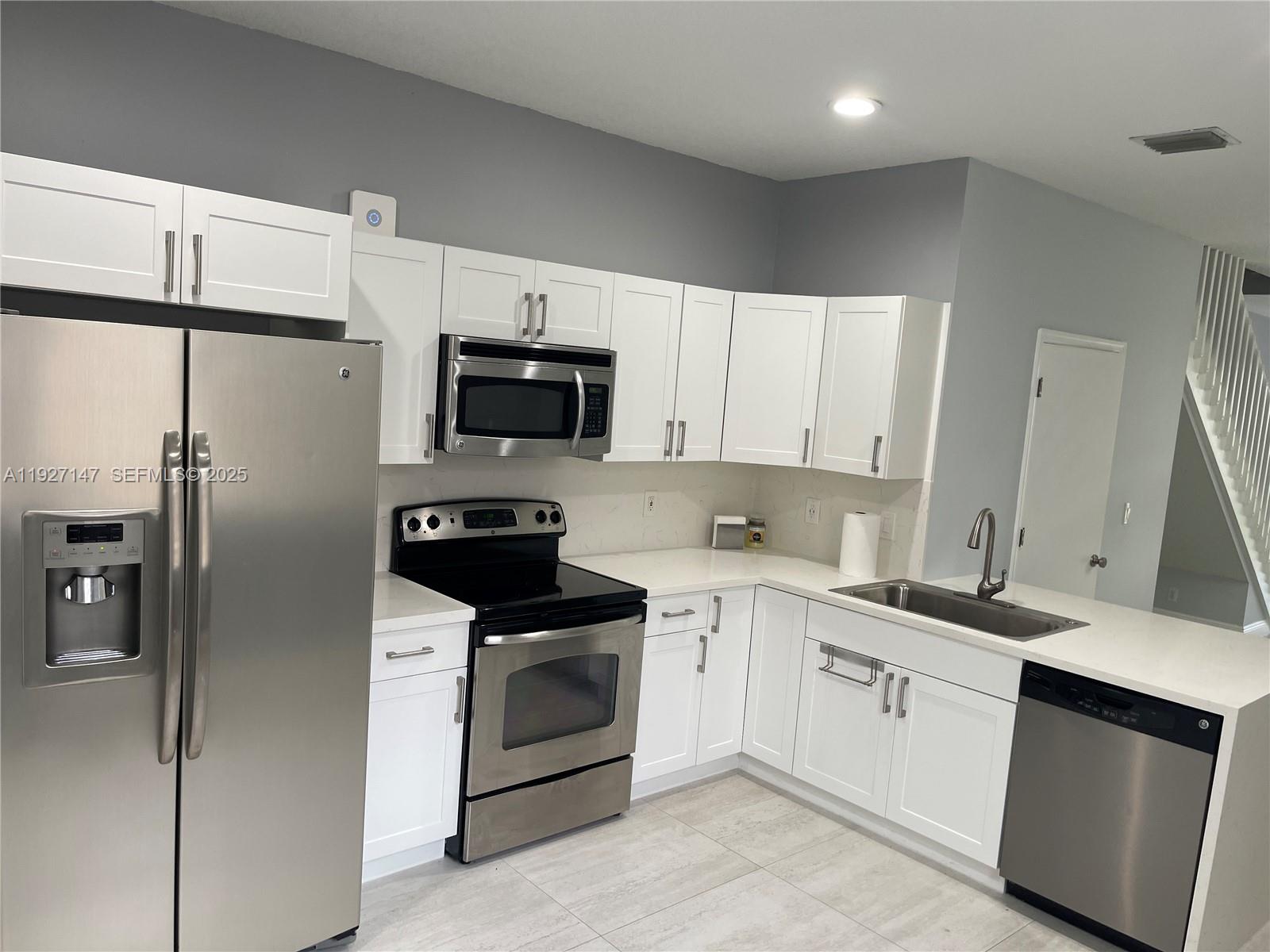 SECTORS 3 & 4 BOUNDARY PL - Residential Lease