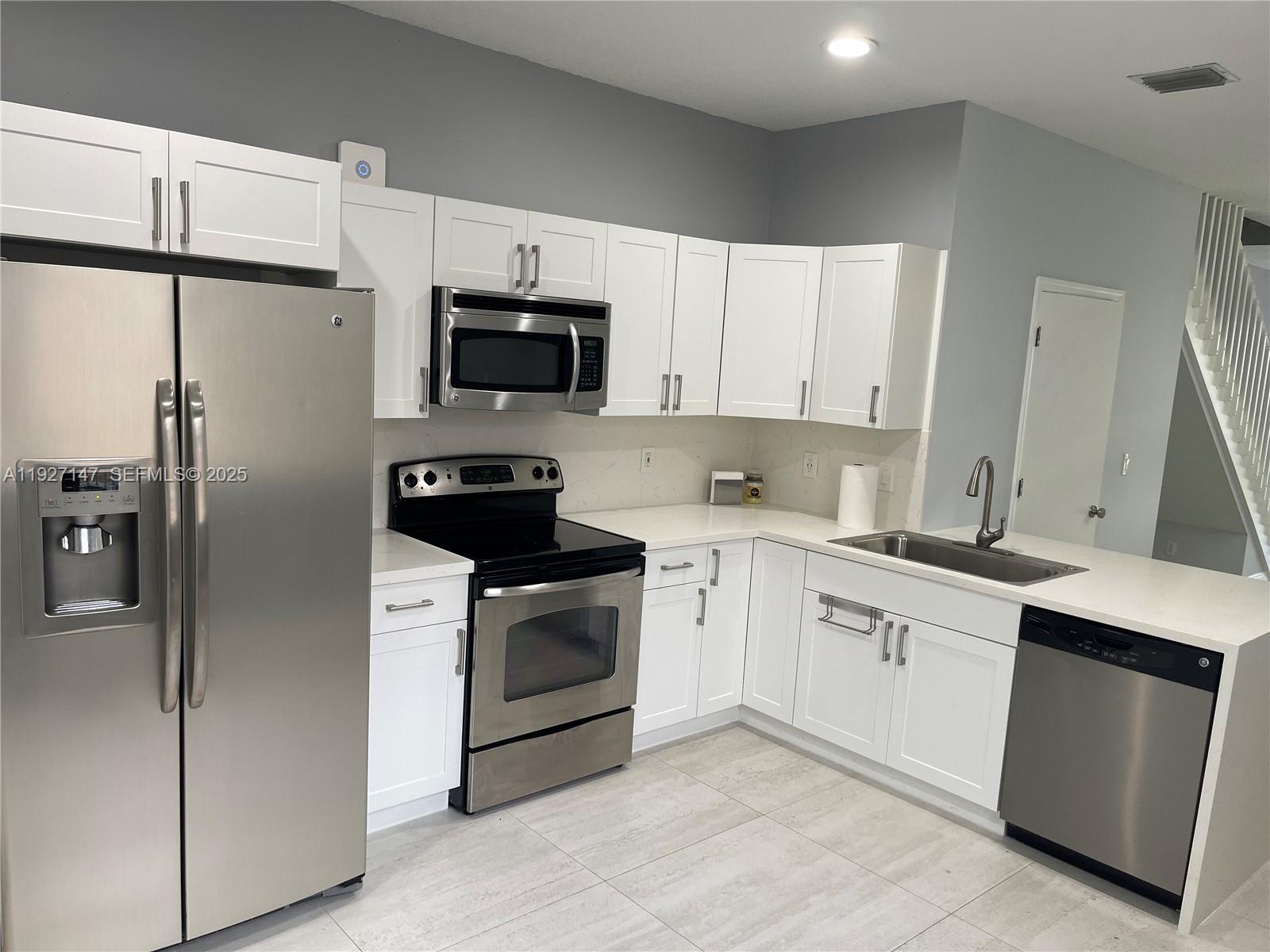 SECTORS 3 & 4 BOUNDARY PL - Residential Lease