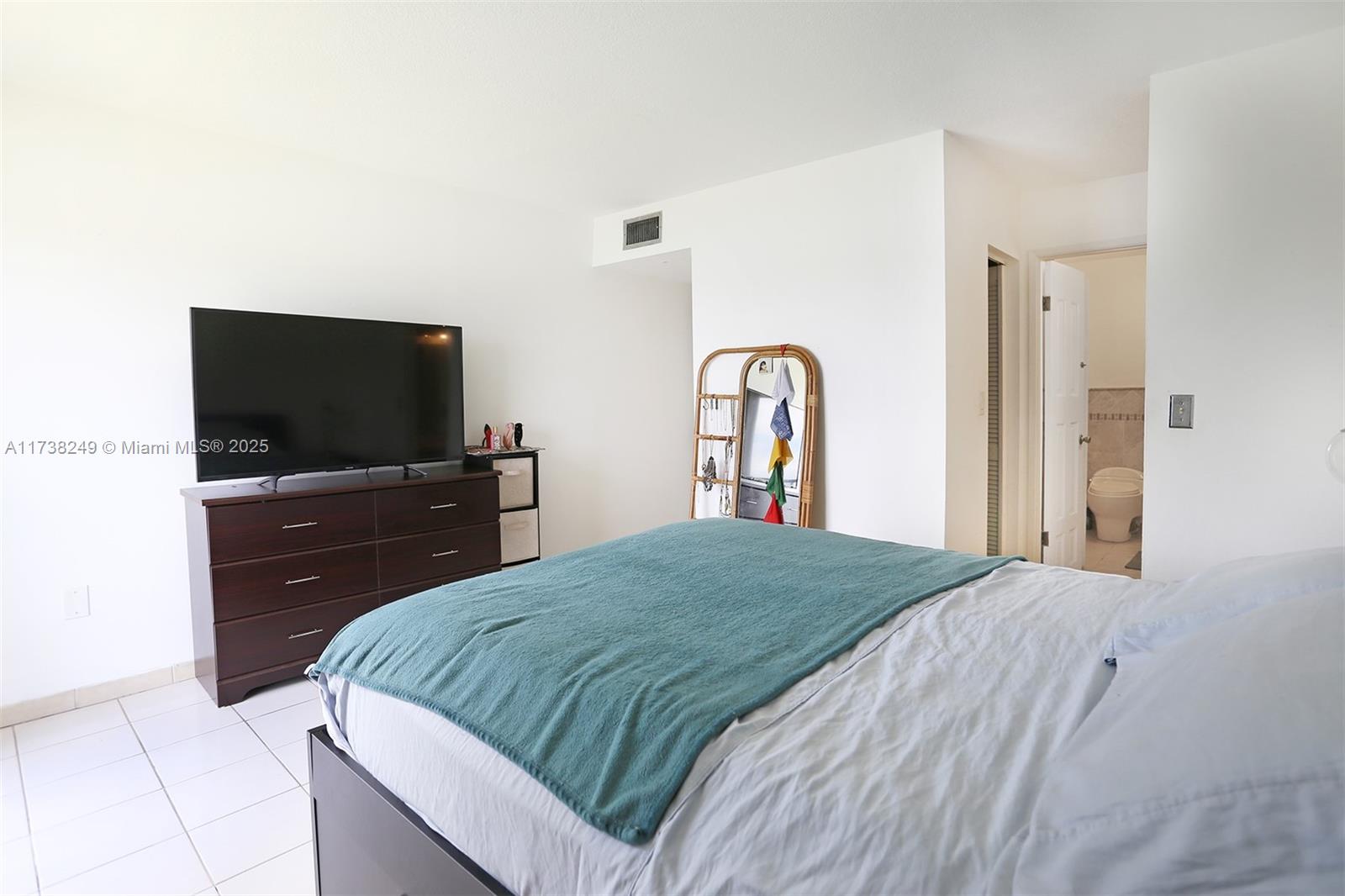 LAGUNA CLUB WEST CONDO BL - Residential