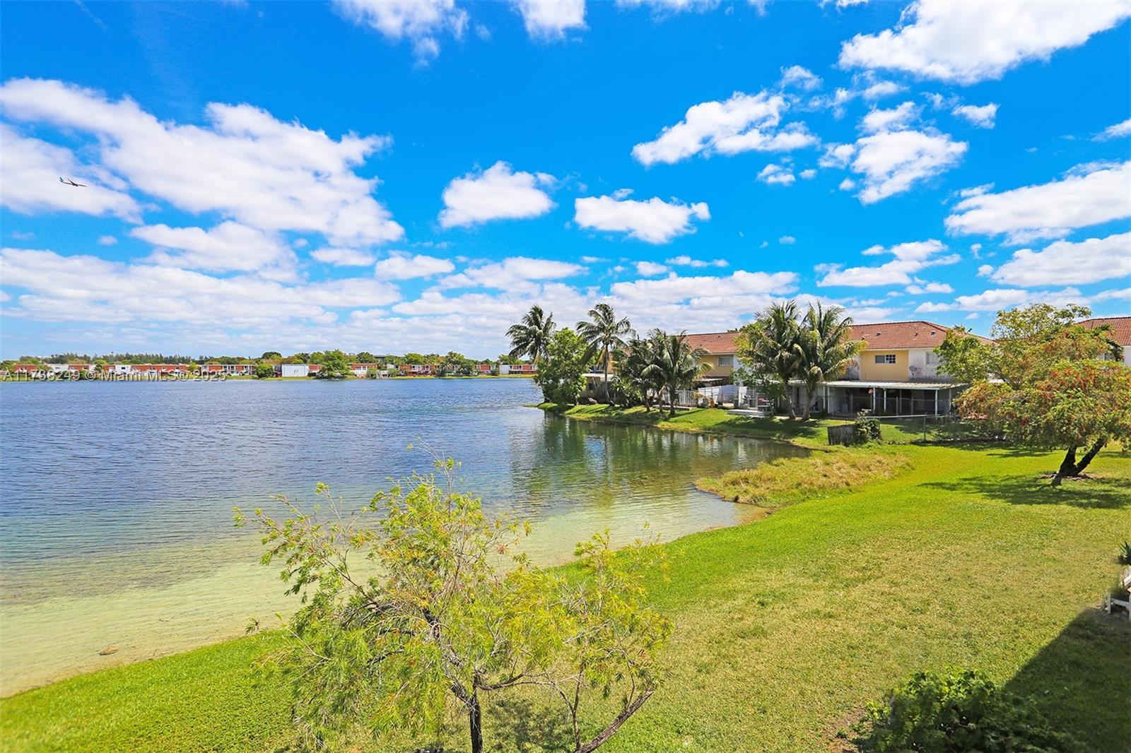 LAGUNA CLUB WEST CONDO BL - Residential