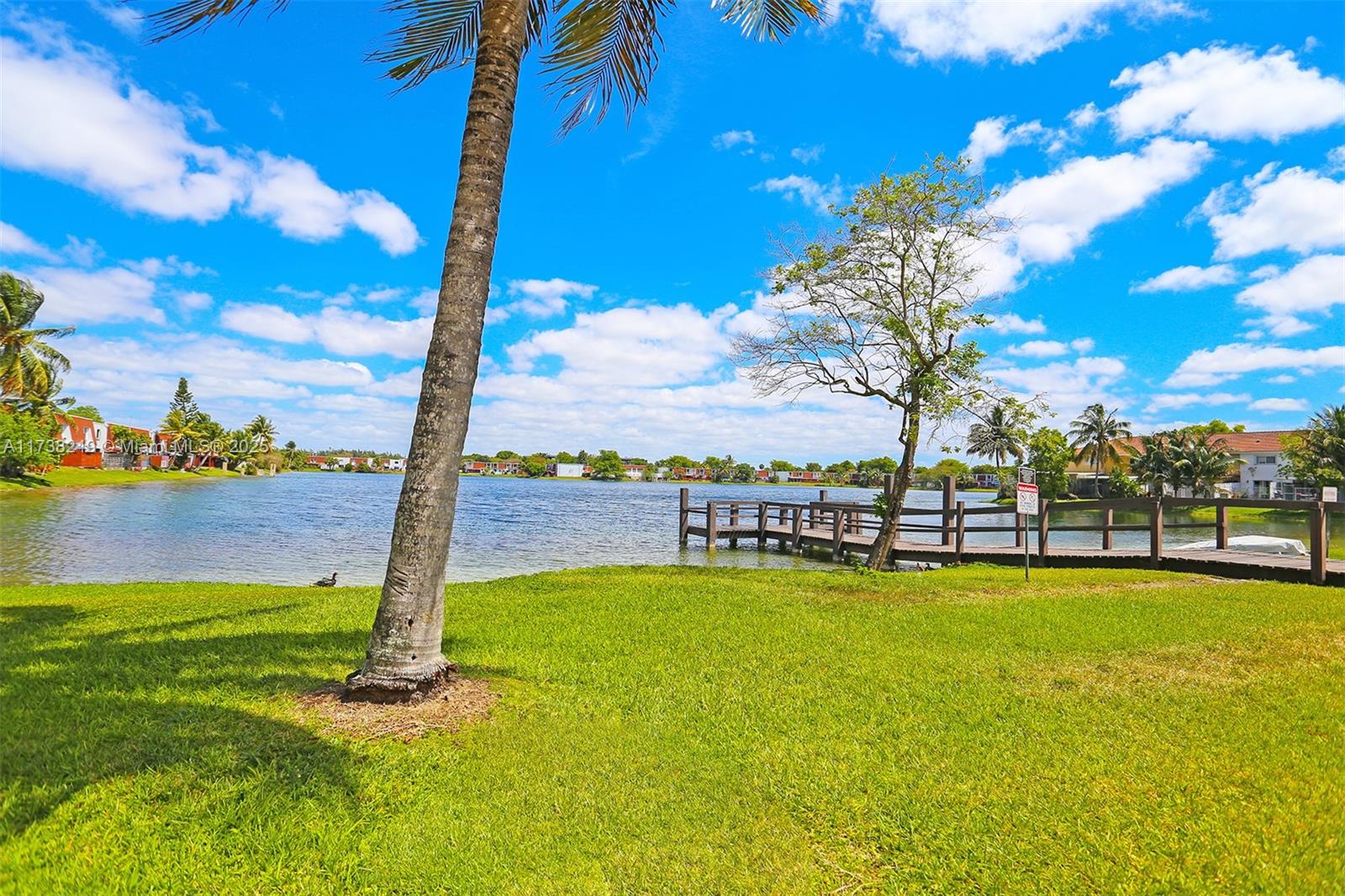 LAGUNA CLUB WEST CONDO BL - Residential