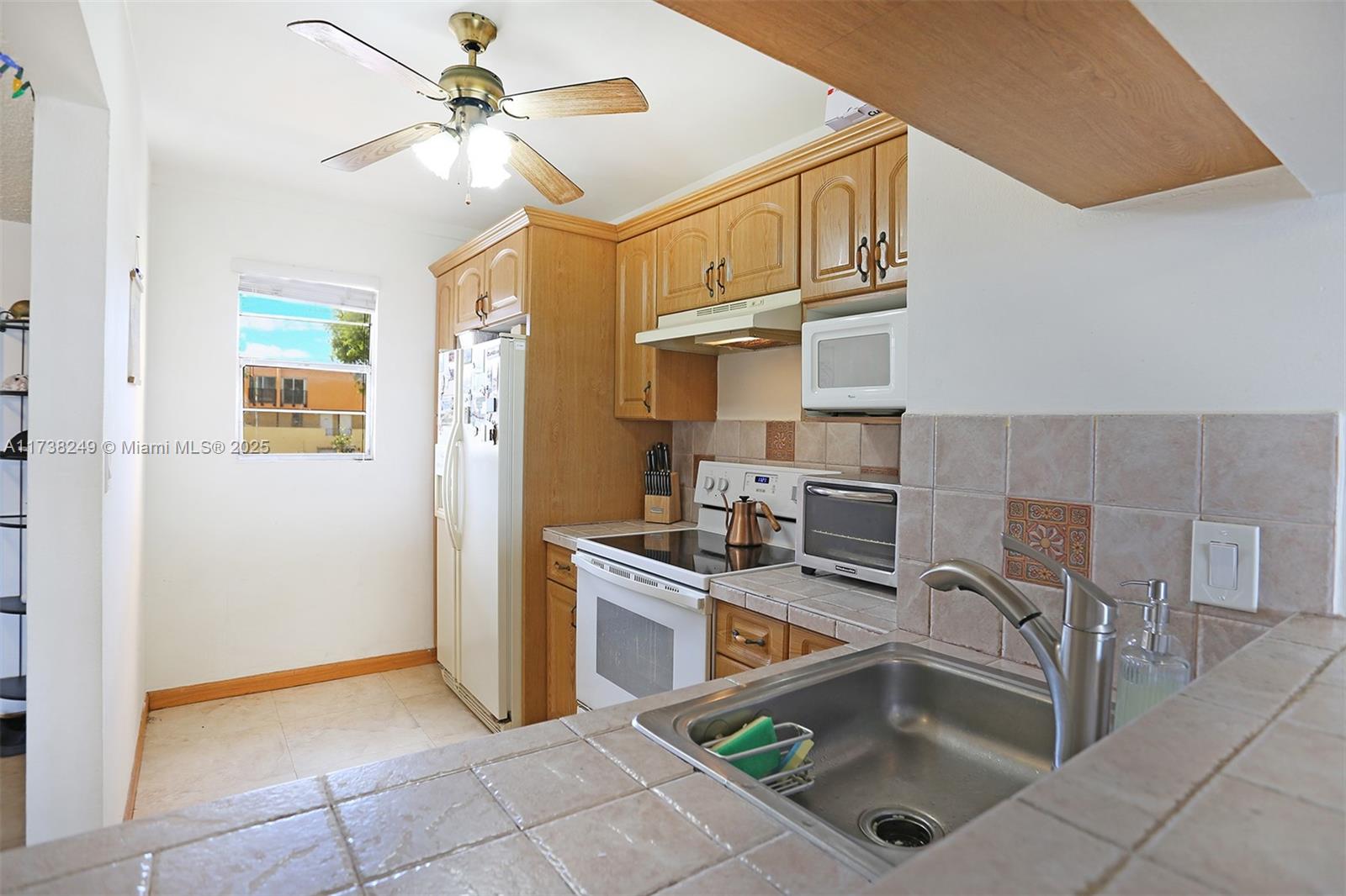 LAGUNA CLUB WEST CONDO BL - Residential