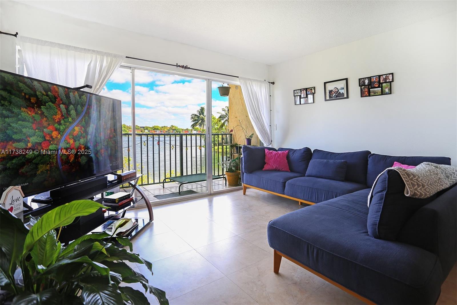 LAGUNA CLUB WEST CONDO BL - Residential