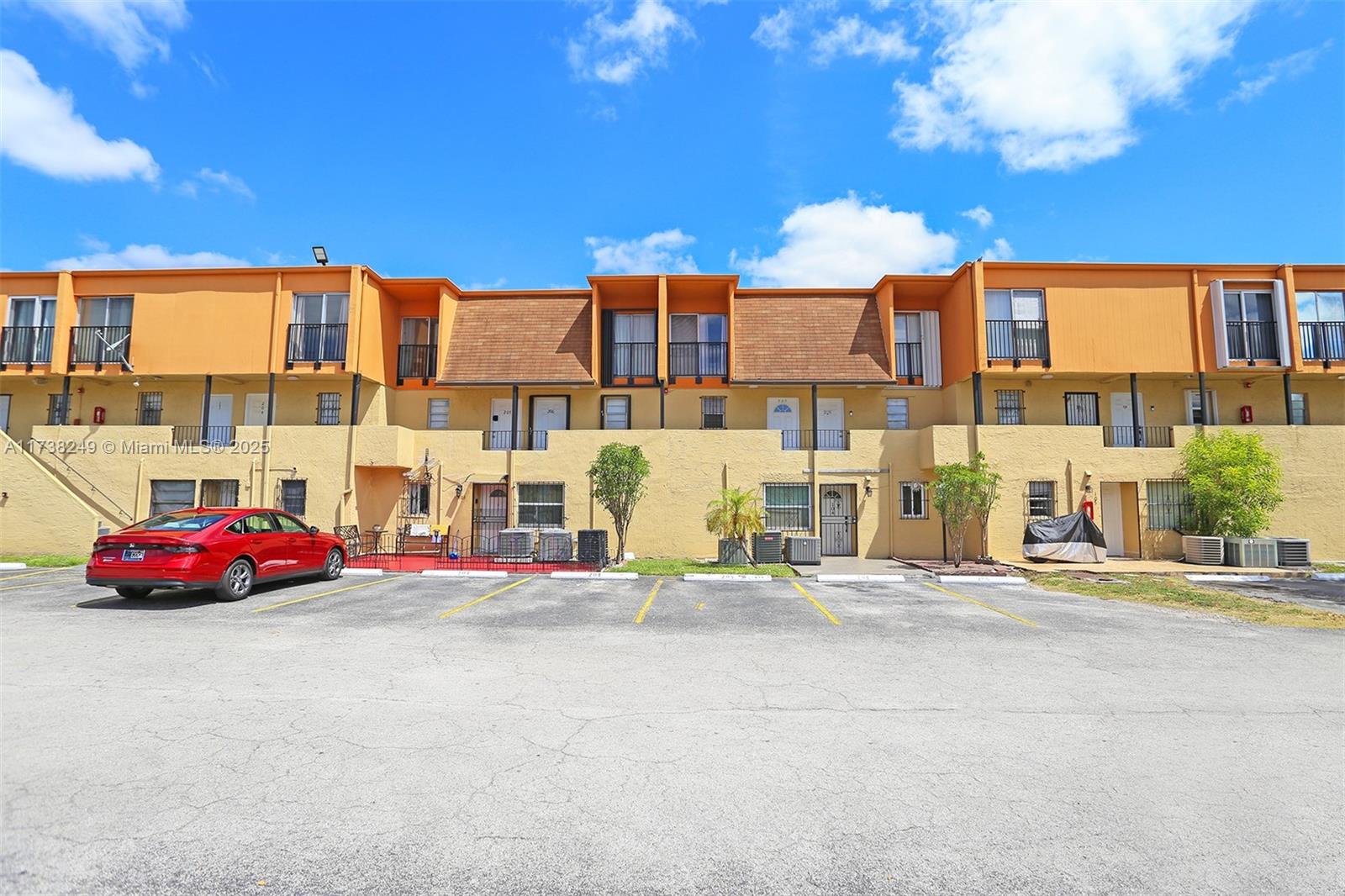 LAGUNA CLUB WEST CONDO BL - Residential