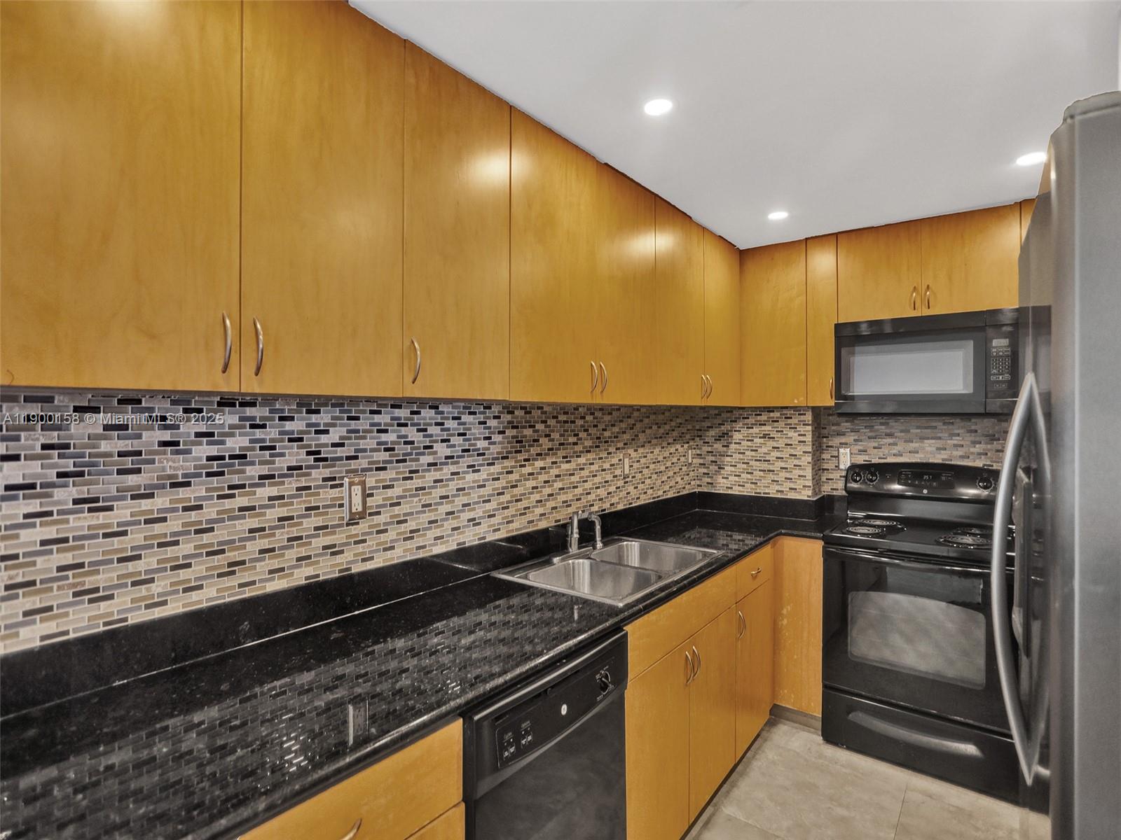 ISLAND POINTE CONDO - Residential Lease