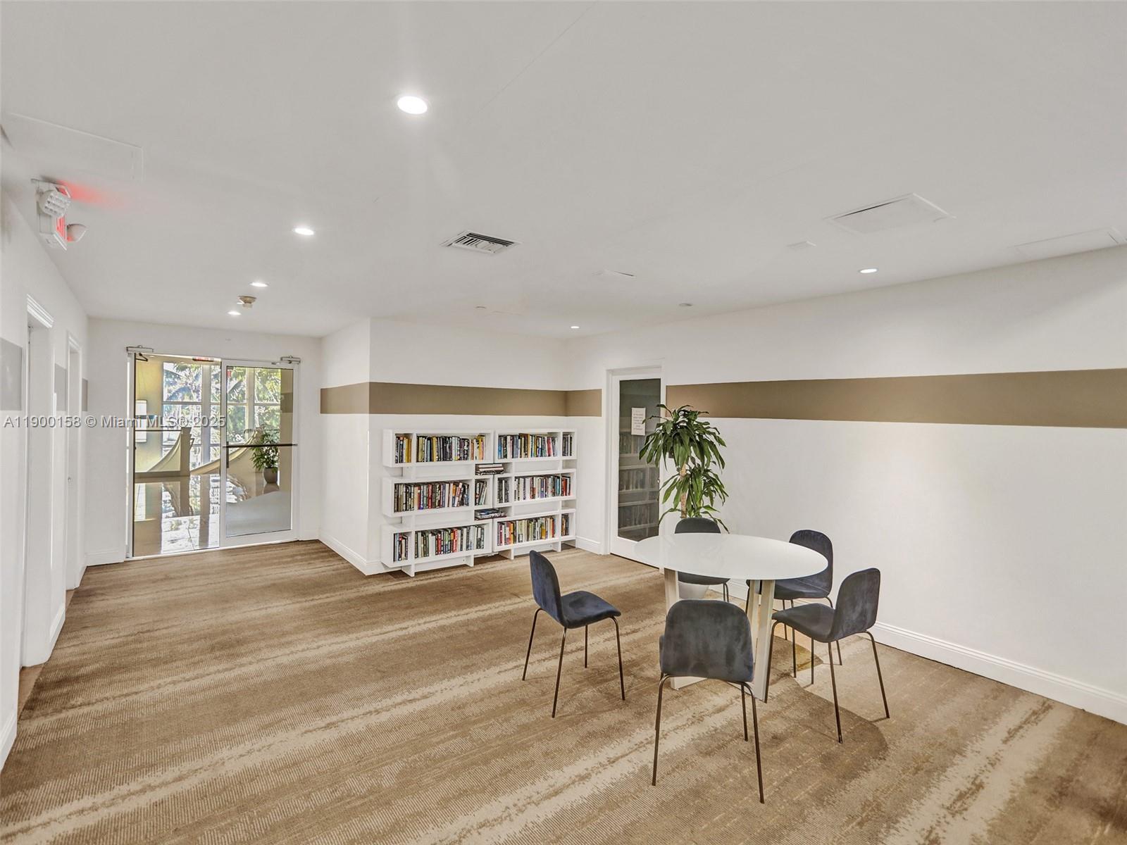 ISLAND POINTE CONDO - Residential Lease