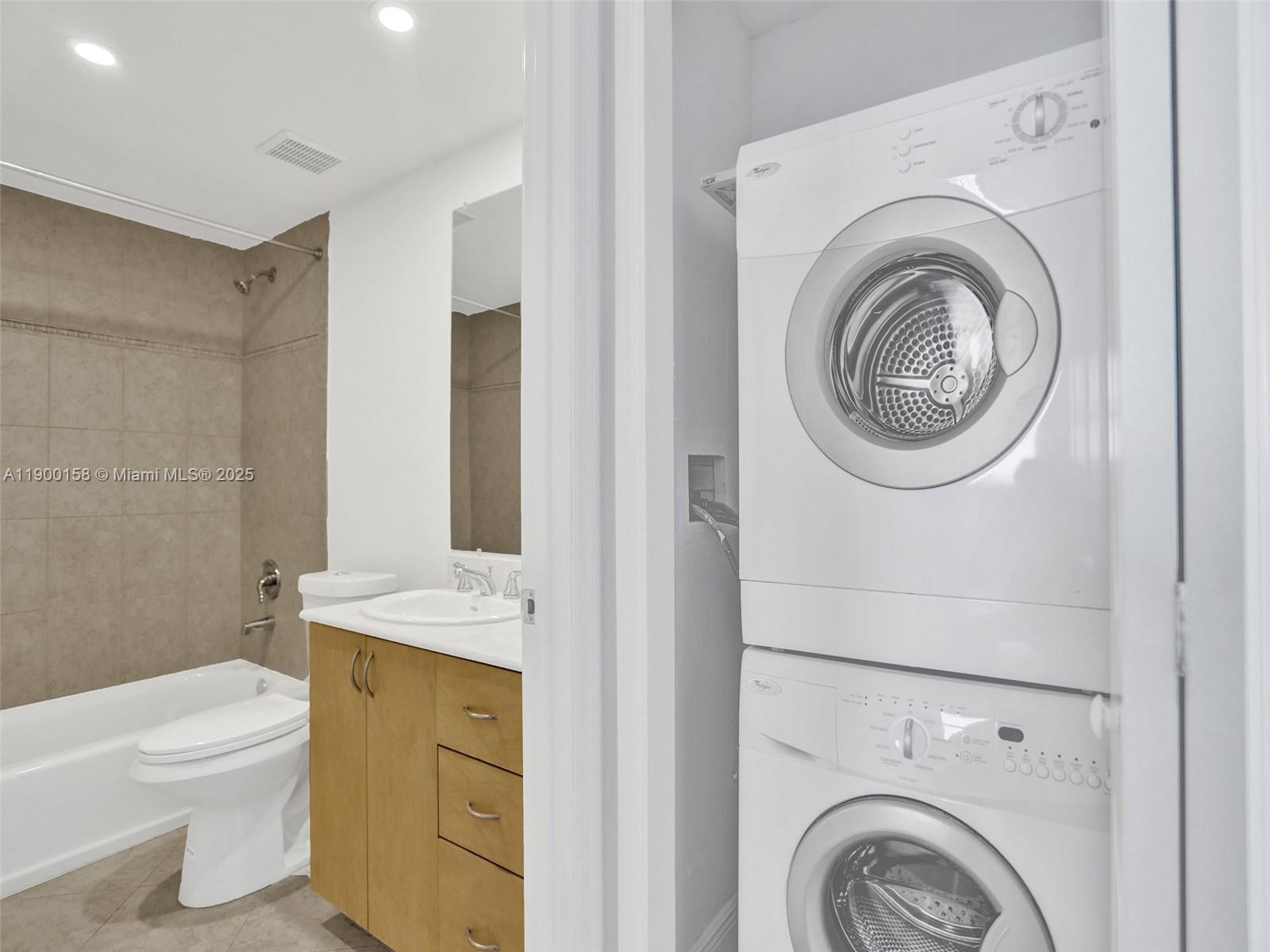 ISLAND POINTE CONDO - Residential Lease