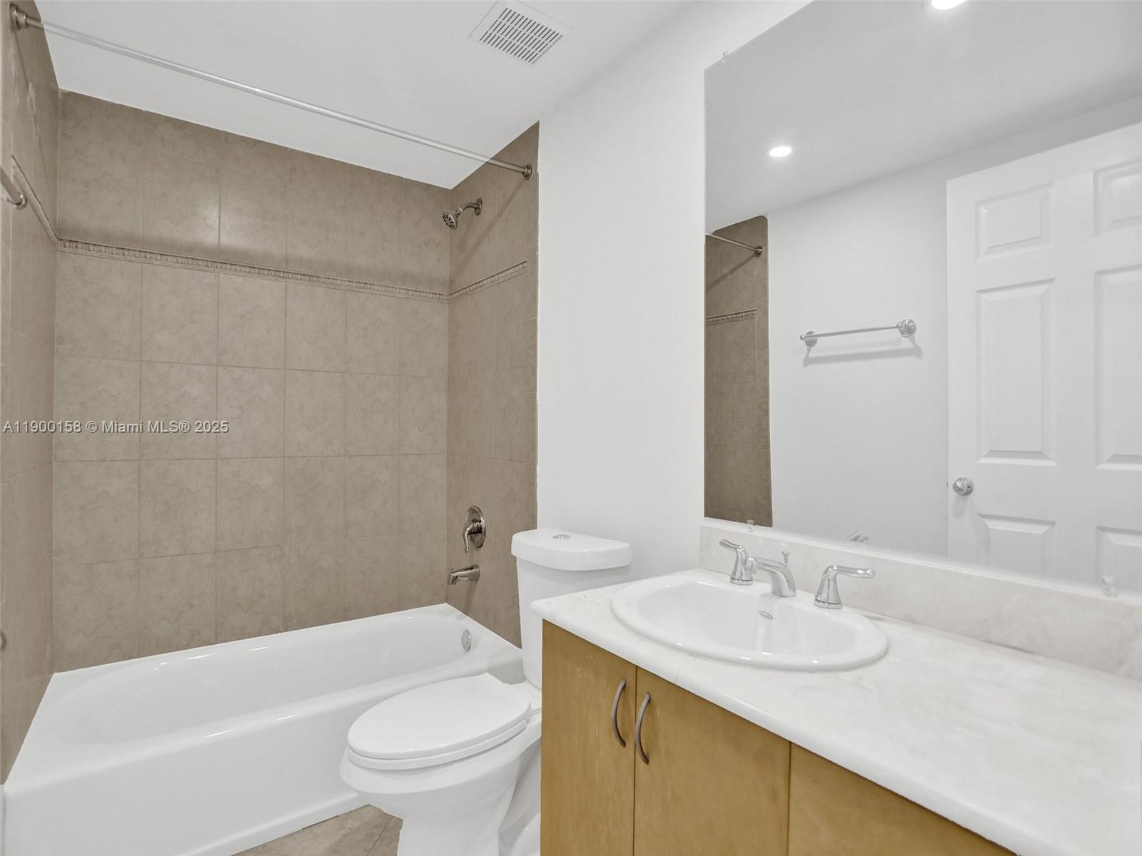 ISLAND POINTE CONDO - Residential Lease