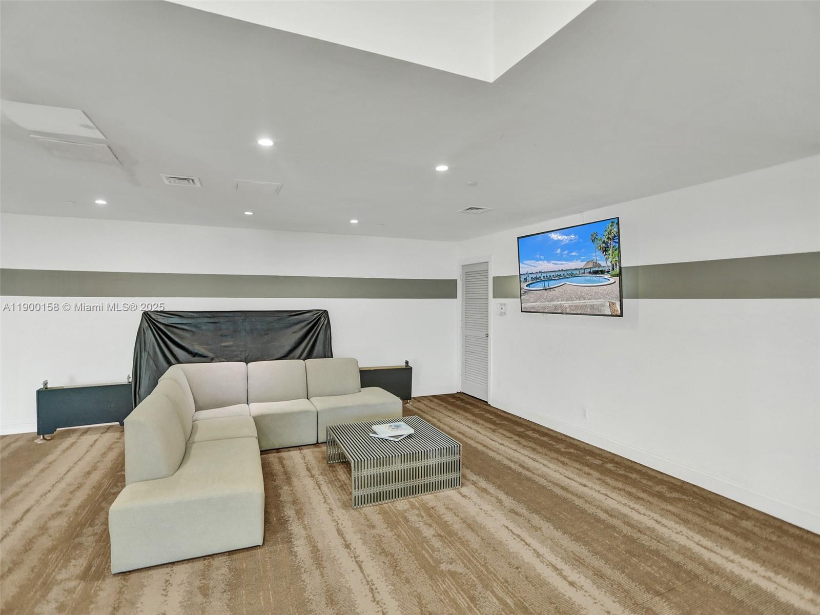 ISLAND POINTE CONDO - Residential Lease