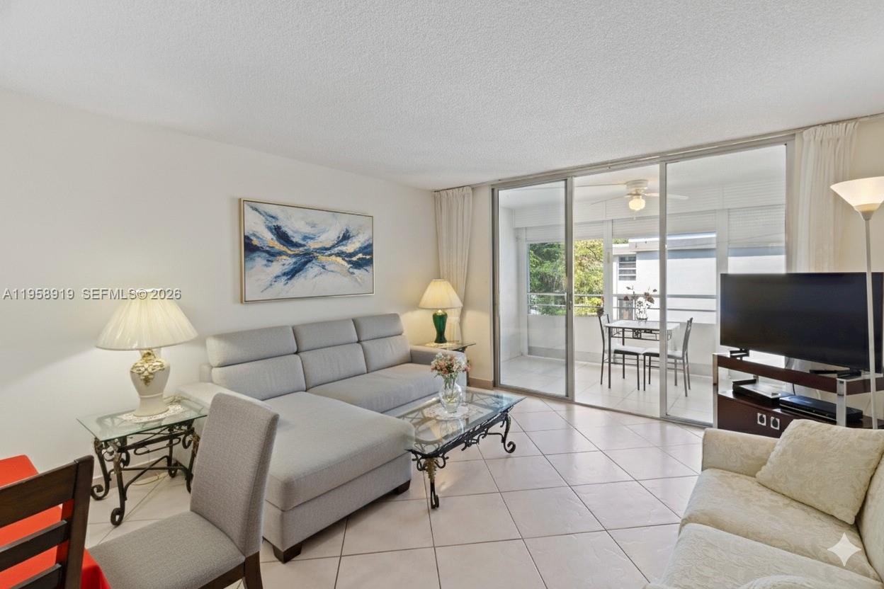 CYPRESS CHASE CONDO NO 3 - Residential