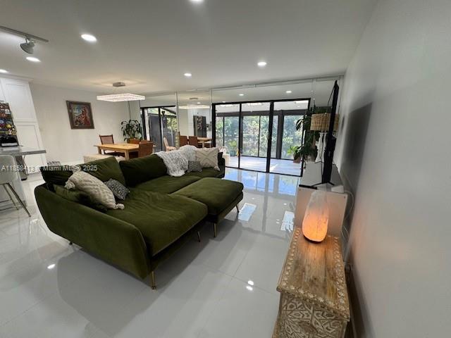 TRELLISES 2 CONDO - Residential Lease