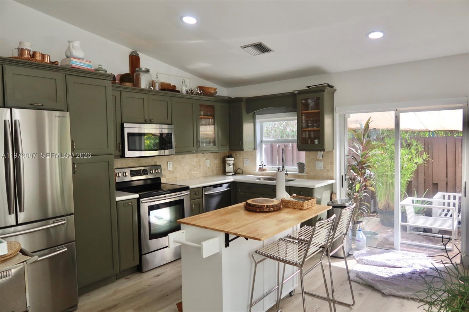 DORAL ISLES CAYMAN - Residential