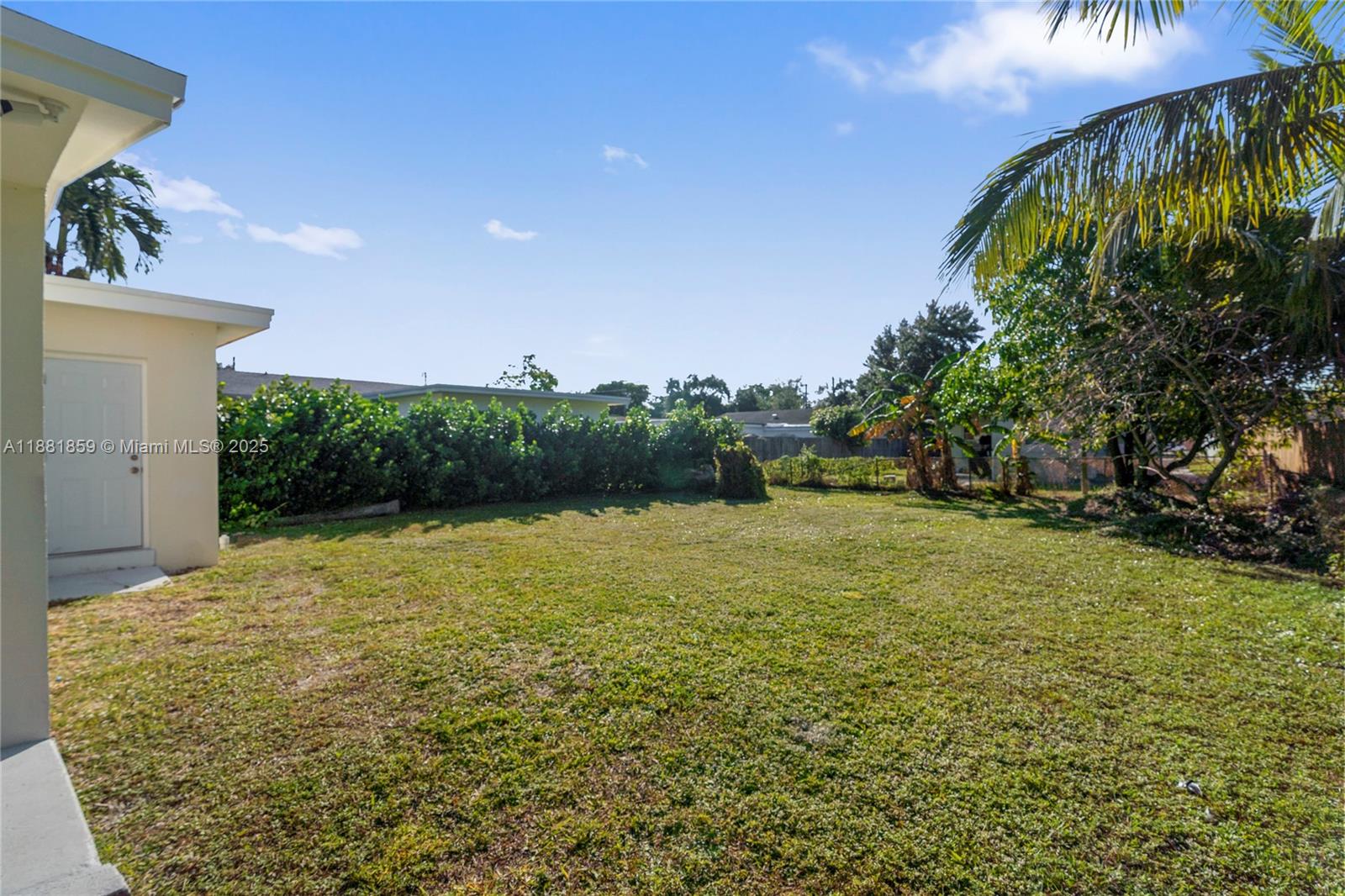 HOLLYWOOD BEACH GARDENS - Residential Lease