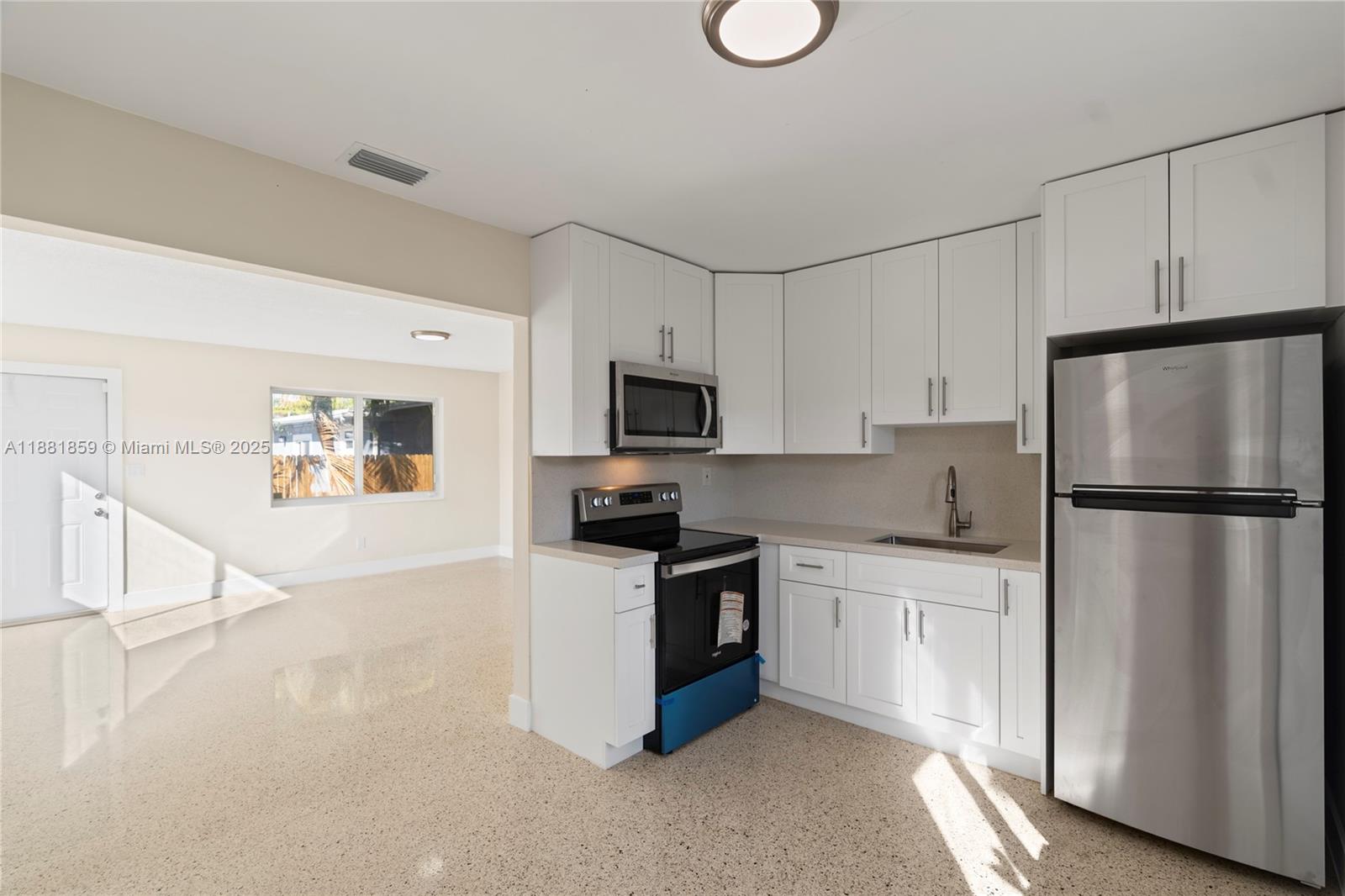 HOLLYWOOD BEACH GARDENS - Residential Lease