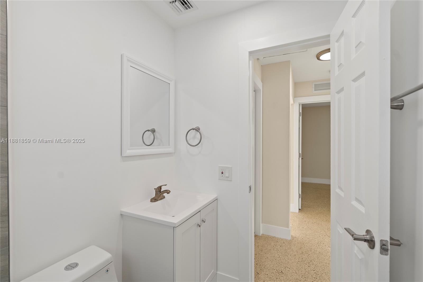 HOLLYWOOD BEACH GARDENS - Residential Lease