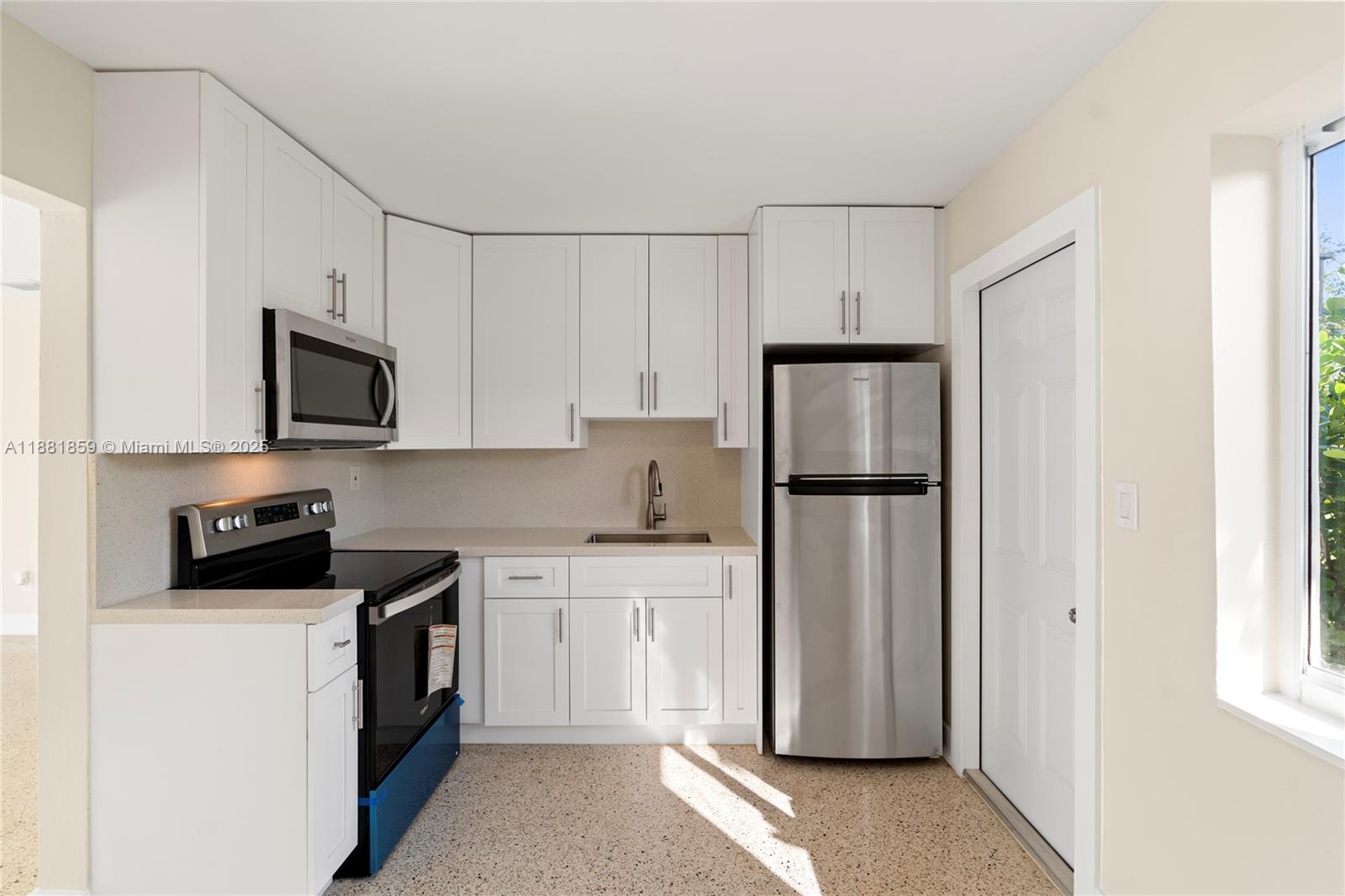 HOLLYWOOD BEACH GARDENS - Residential Lease