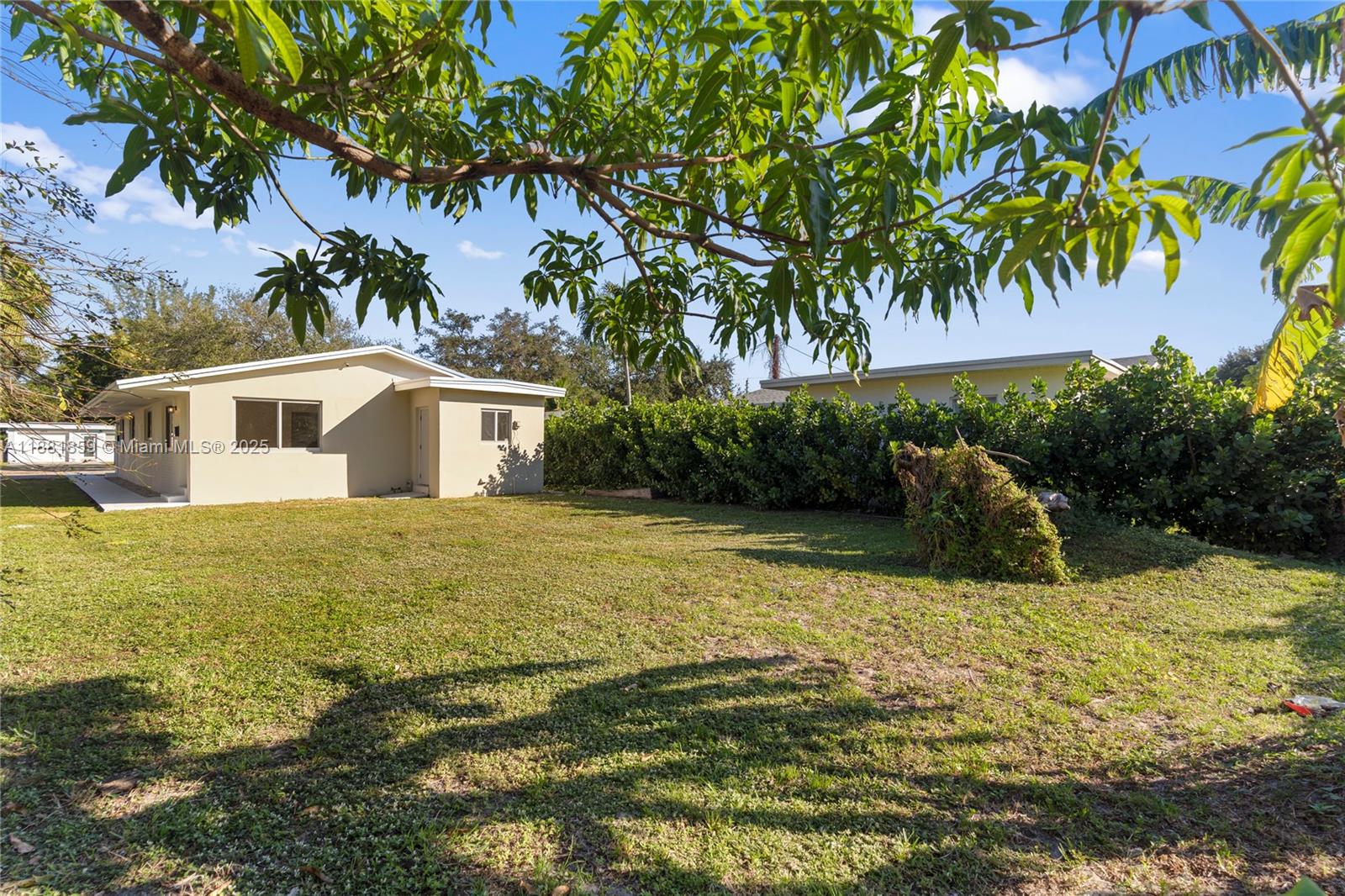 HOLLYWOOD BEACH GARDENS - Residential Lease