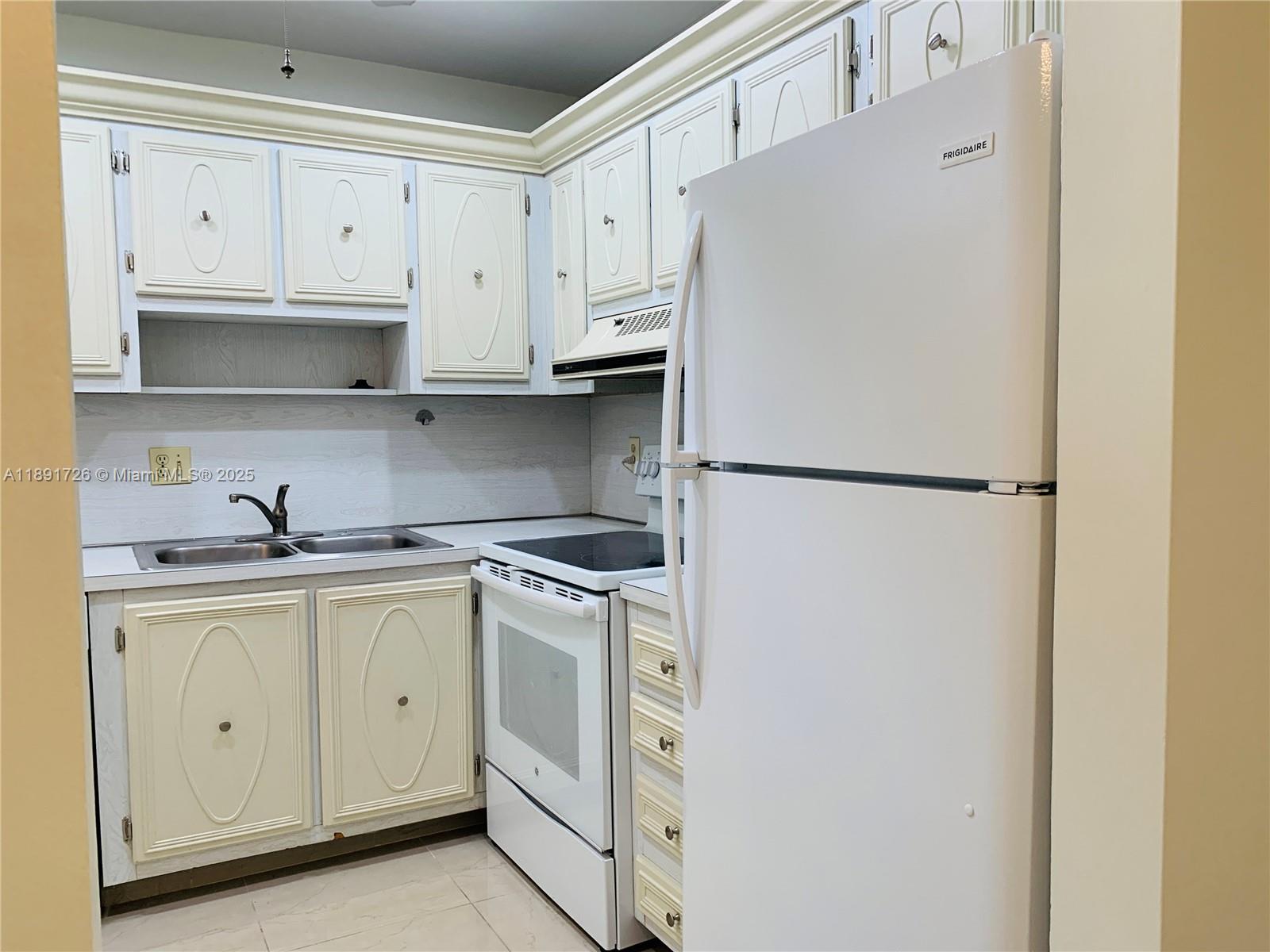 BARCELONA CONDO NORTH BLD - Residential Lease