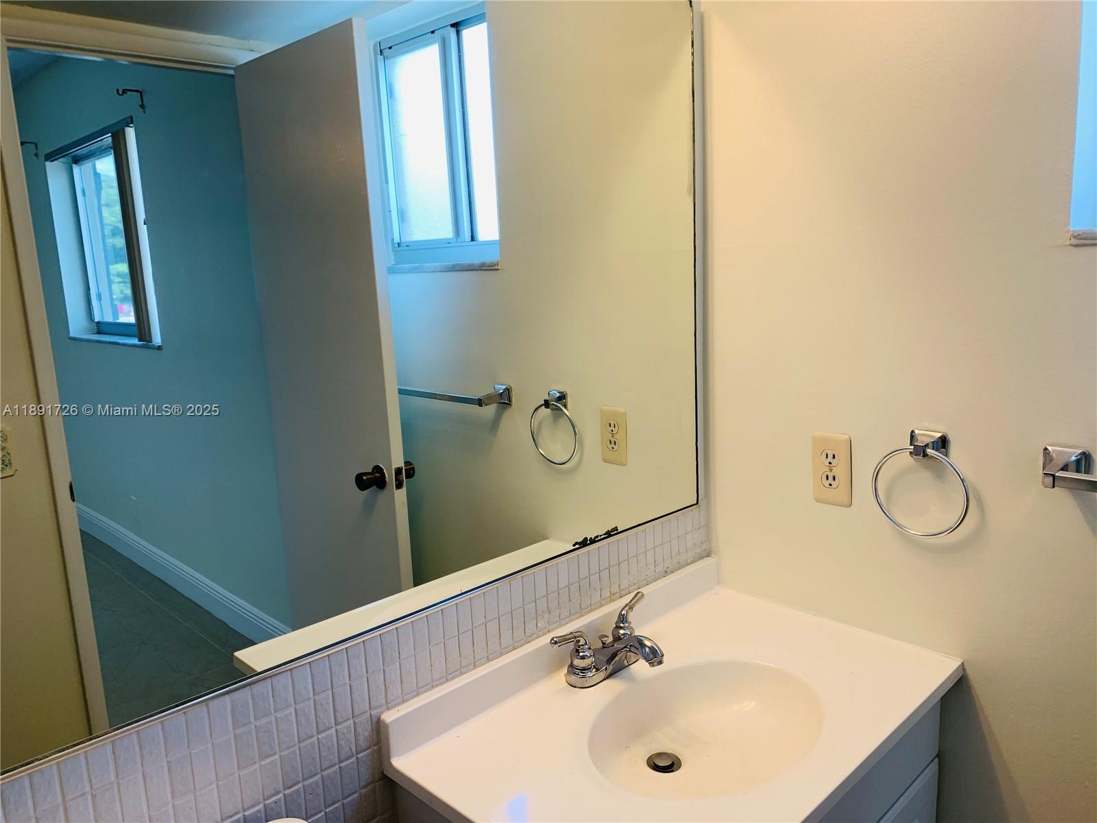 BARCELONA CONDO NORTH BLD - Residential Lease