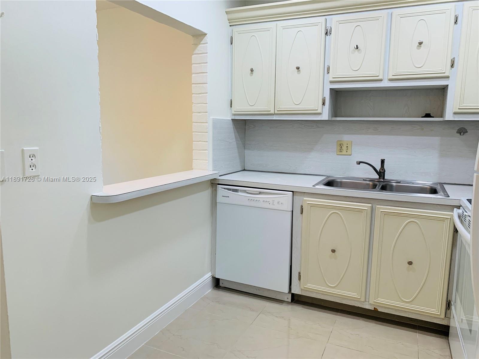 BARCELONA CONDO NORTH BLD - Residential Lease