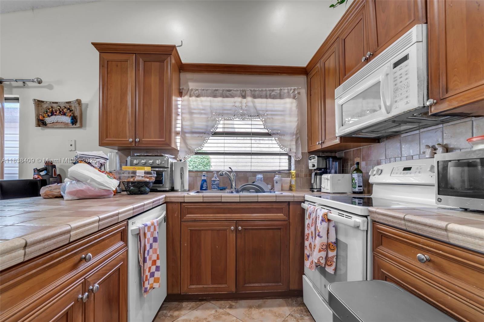 THE CEDARS OF KENDALL - Residential