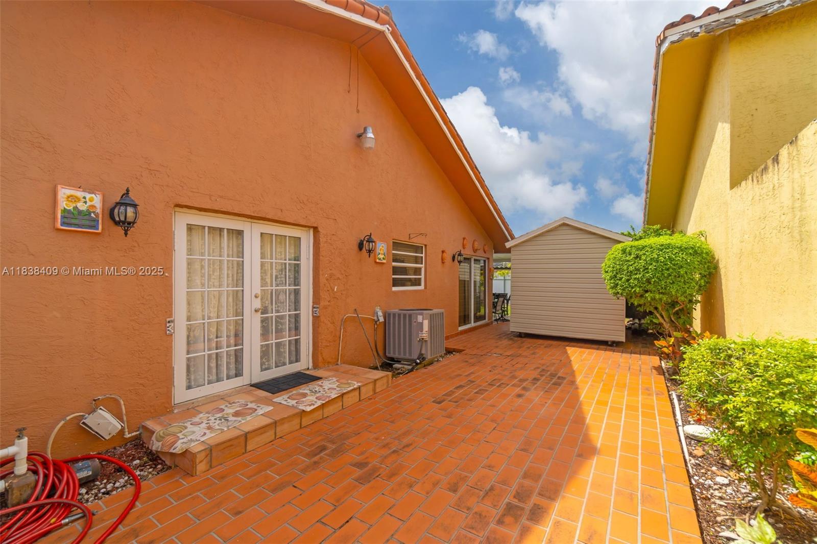 THE CEDARS OF KENDALL - Residential