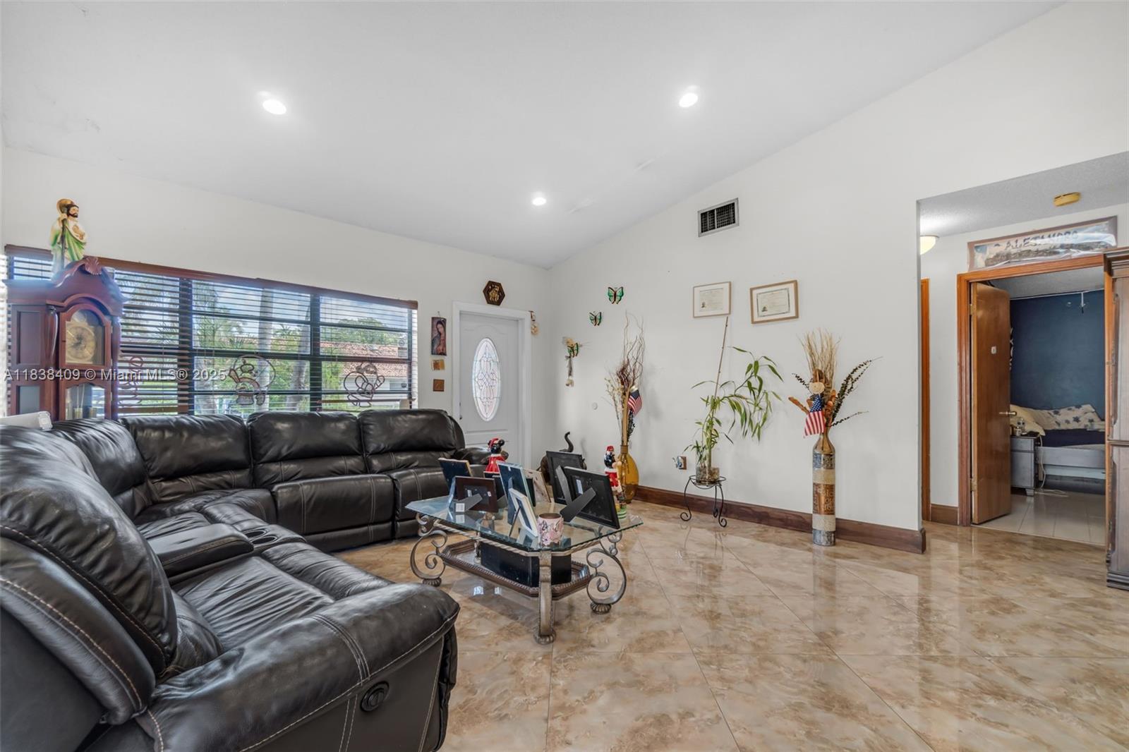 THE CEDARS OF KENDALL - Residential