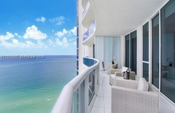 15811 Collins Ave 4102