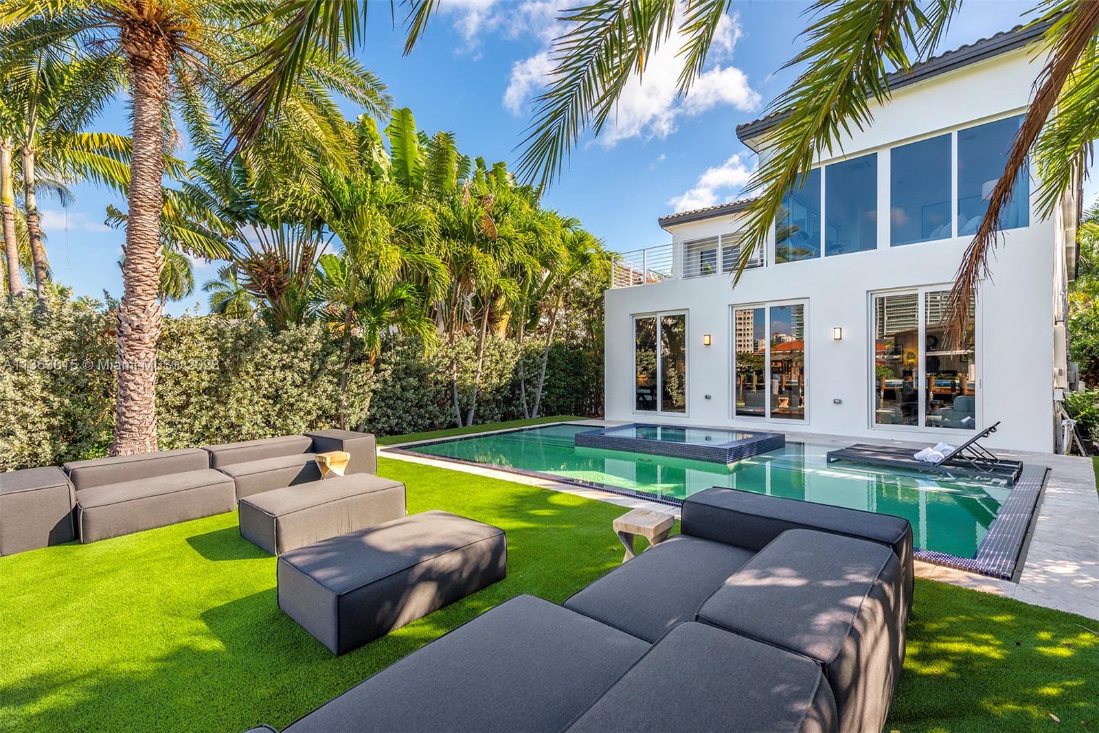 GOLDEN BEACH SEC D - Residential