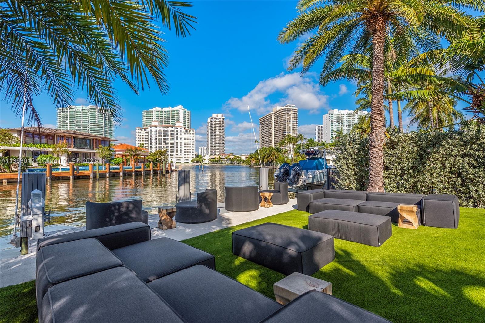 GOLDEN BEACH SEC D - Residential